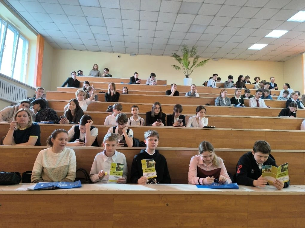🔬 Шаг в будущее: наши ученики на конференции в Красноярском ГАУ!