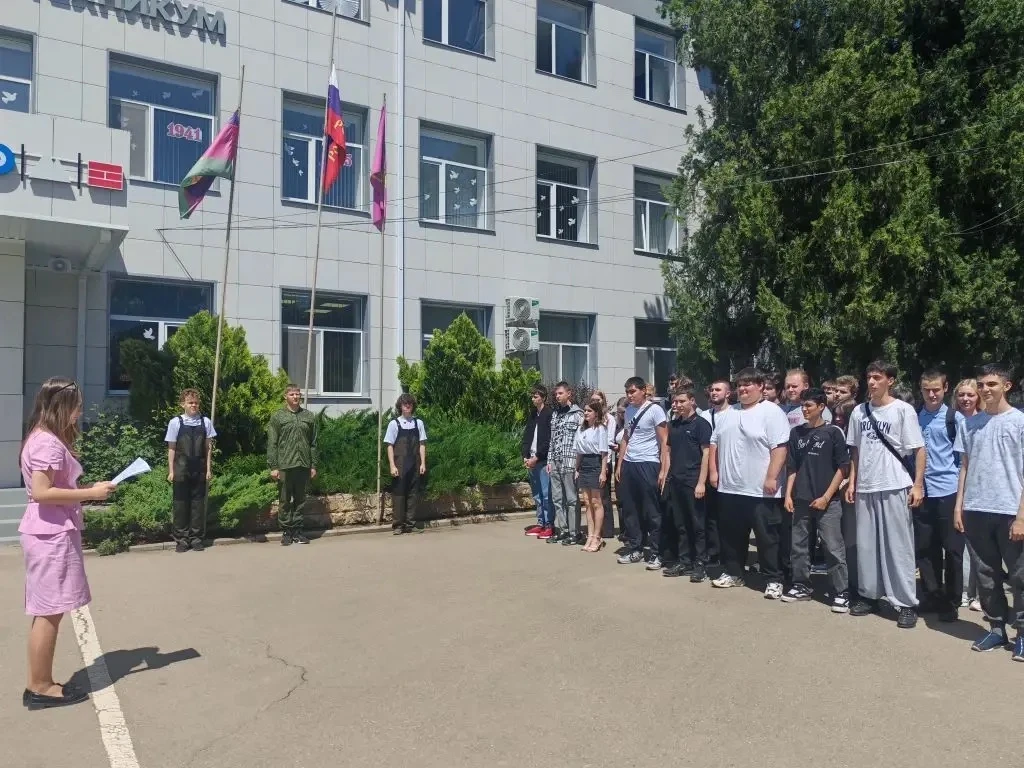 🎓 Неделя позади — заряжаемся на выходные!  Учебная неделя в Кореновском политехническом техникуме по