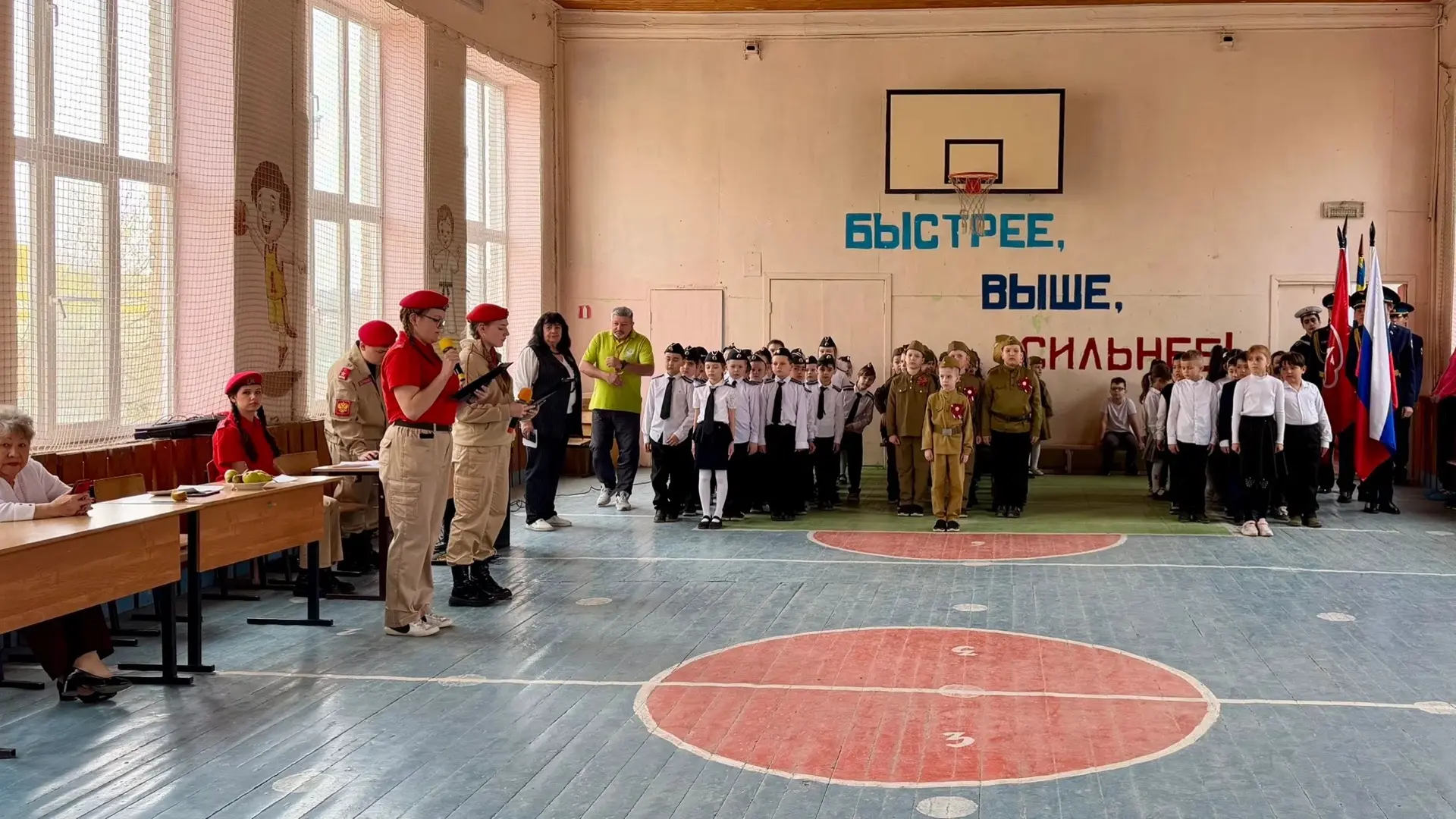 21.04.2026
🇷🇺 Сегодня в нашем Доме "ЮНАРМИИ " начался "Смотр строя и песни", посвящённый 10-летию 