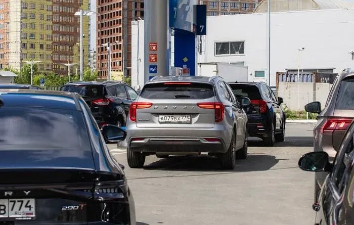Очереди за бензином на 20 минут зафиксировали в Челябинске.

На ряде заправок в Челябинске начали фи