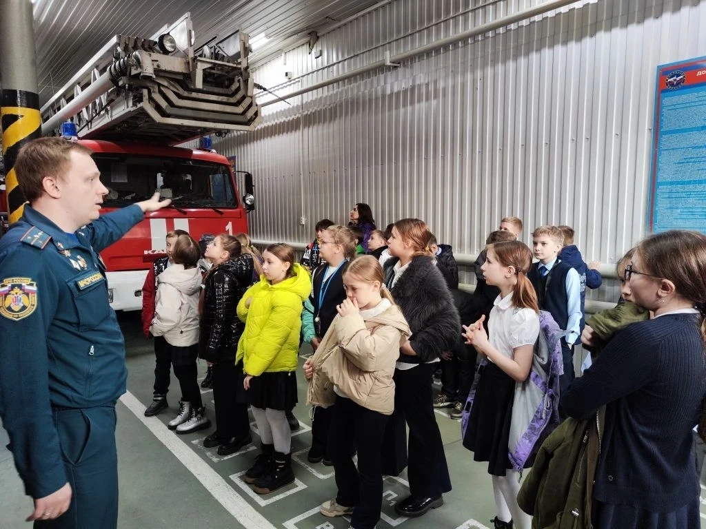 8 апреля ученики 3"В" класса побывали на незабываемой экскурсии в Пожарной части на улице Советской.