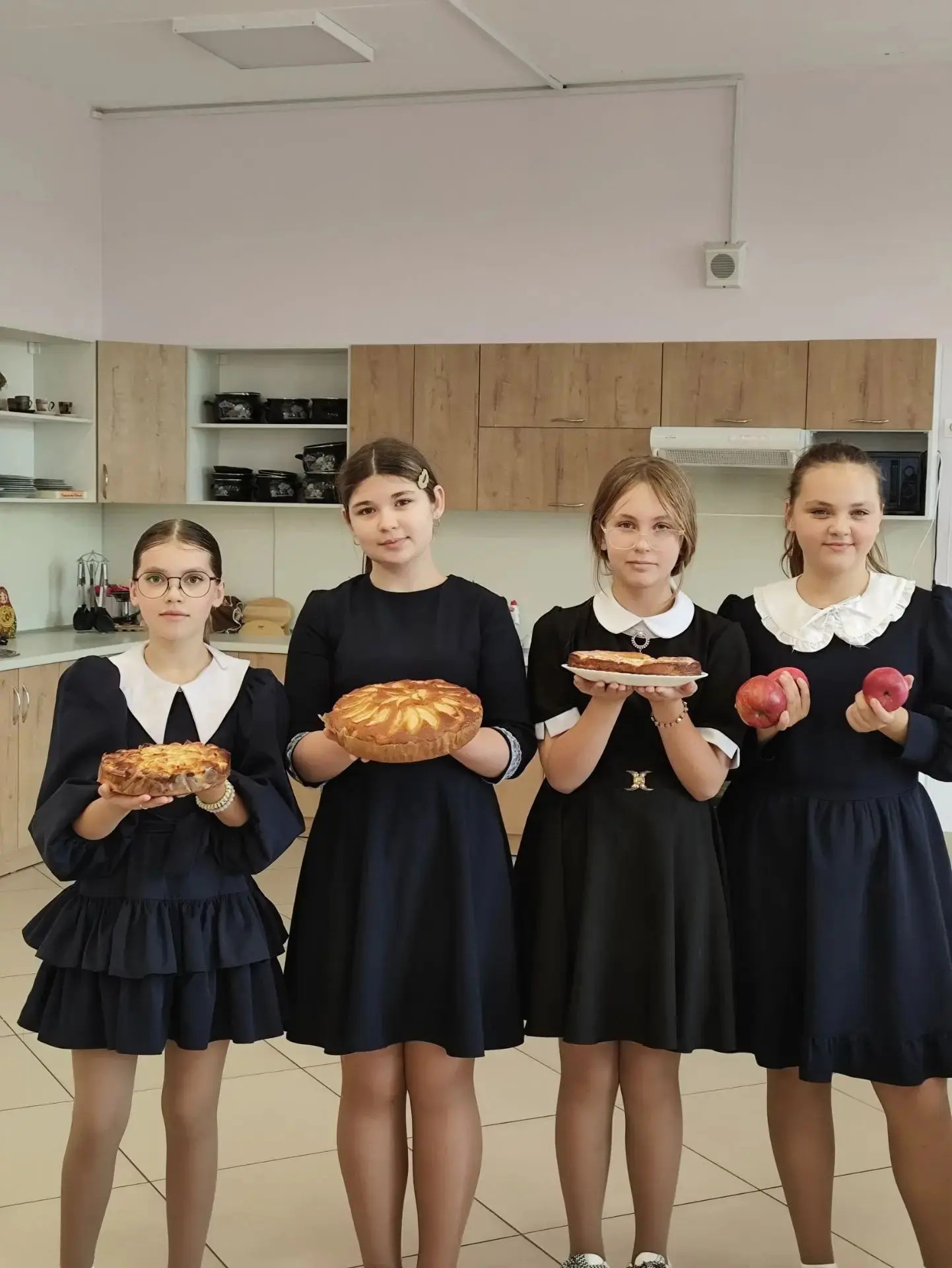 В преддверии Дня пожилого человека ученицы 6г класса Центра образования «Верх-Тулинский...