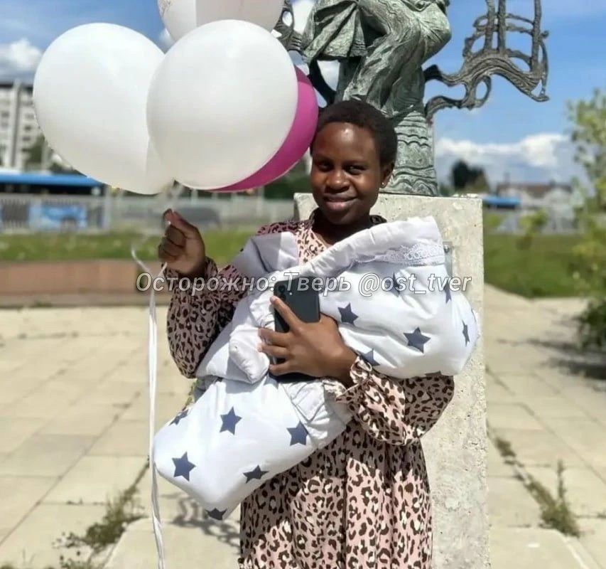 🤗 Православная девушка из Кении родила в Твери дочь Ольгу

21-летняя Мерси хотела стать врачом. Она