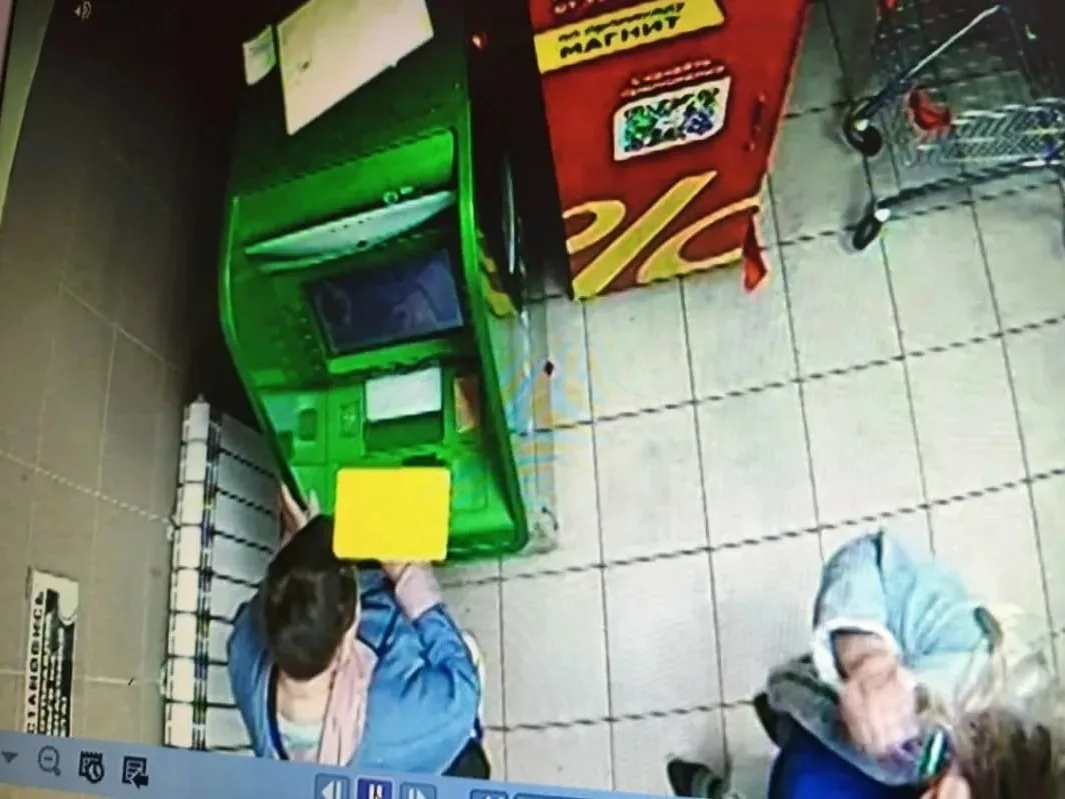 Возможно кто то узнает эту женщину у банкомата в магазине магнит по ул. Губкина 2 .Была...