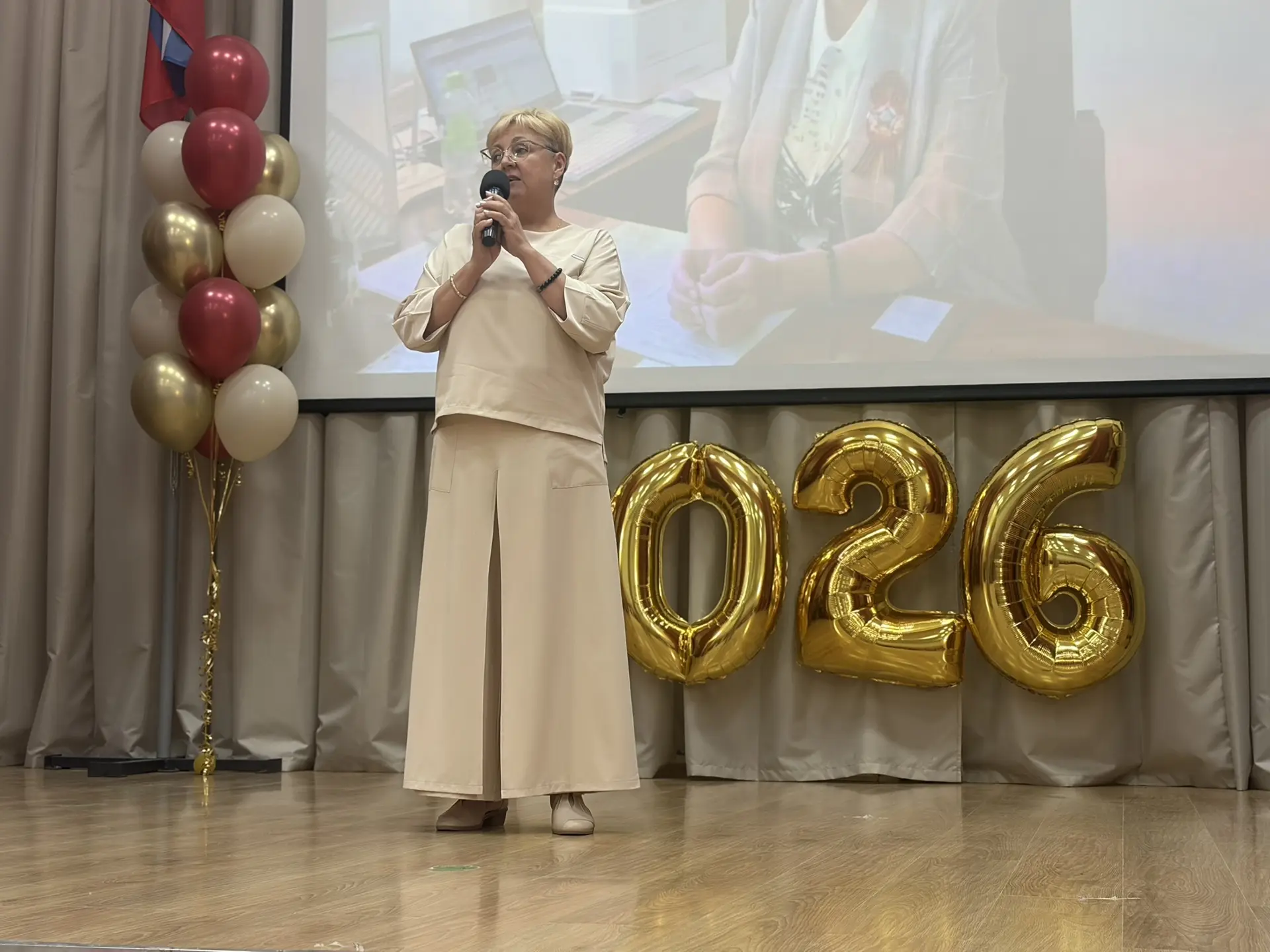 Вот и прозвенел последний звонок для 11-х классов! 🎓🕊  Сегодня в стенах нашей школы прошла трогатель
