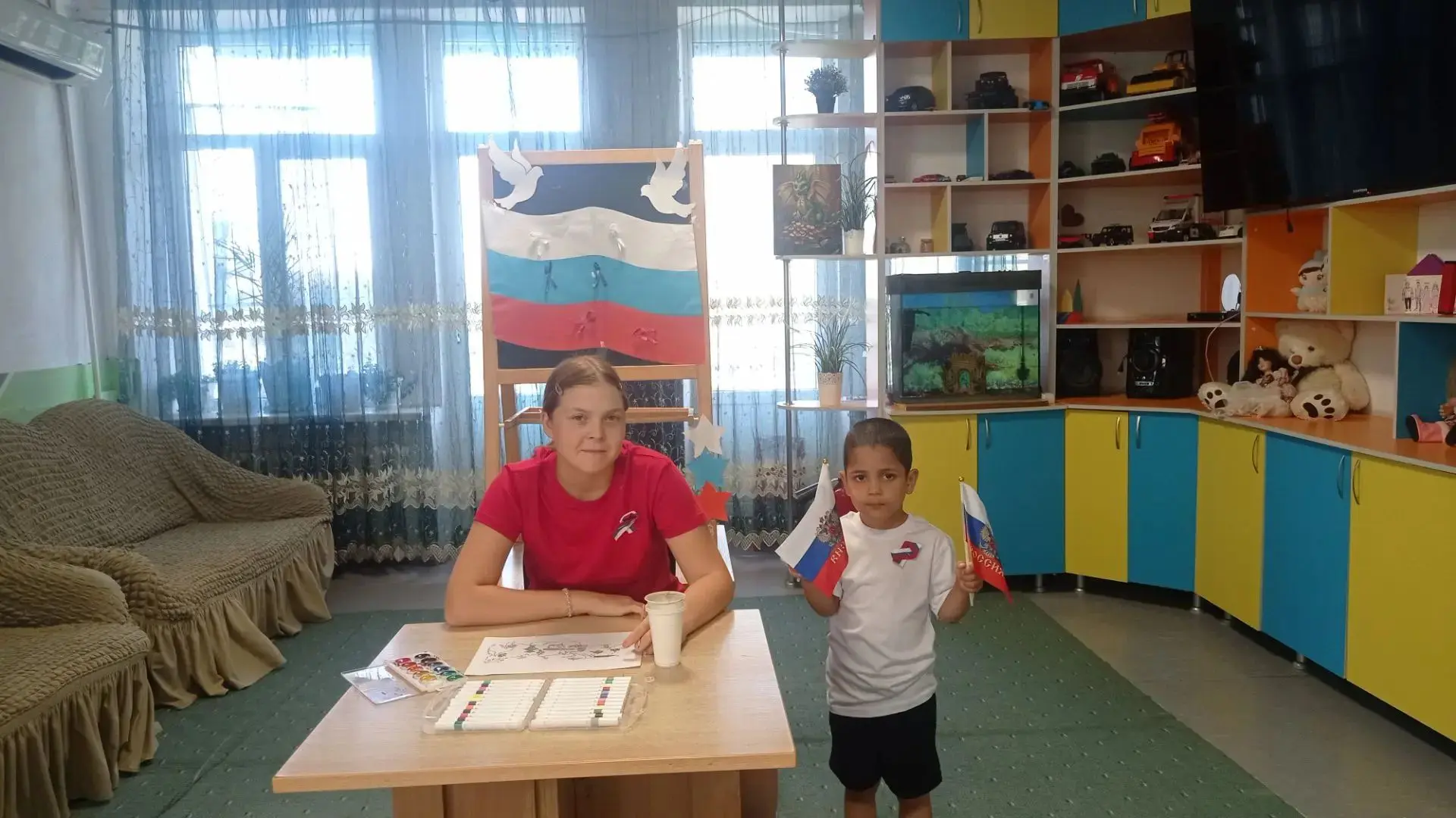 «В честь Дня Государственного флага РФ воспитанники и коллектив ГБУСОН РО "СРЦ Тацинско...