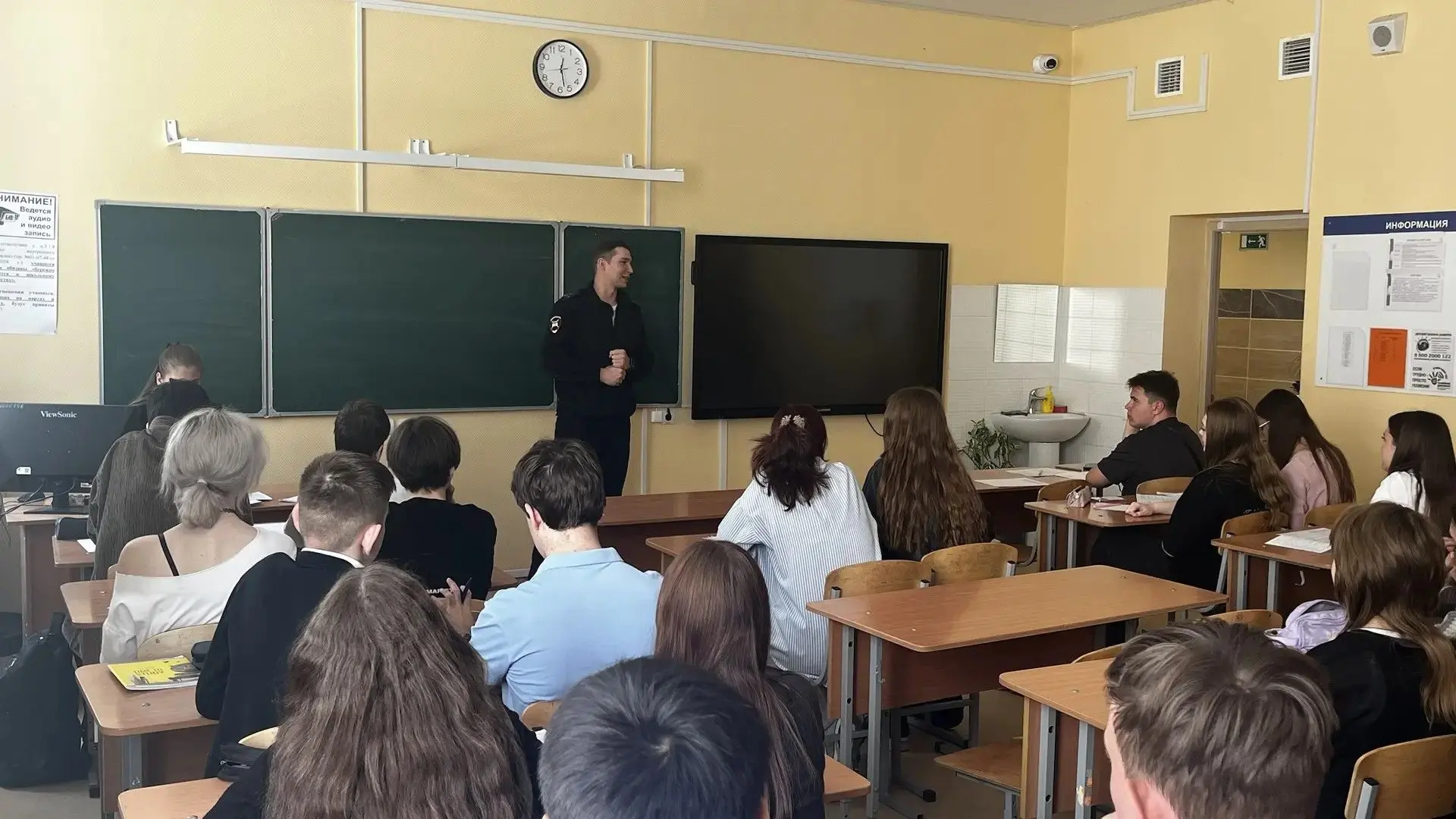 🏍🚦🚓Безопасность на дорогах: встреча с ГИБДД и разговор о питбайках  🚦Сегодня в  нашей школе прошла в