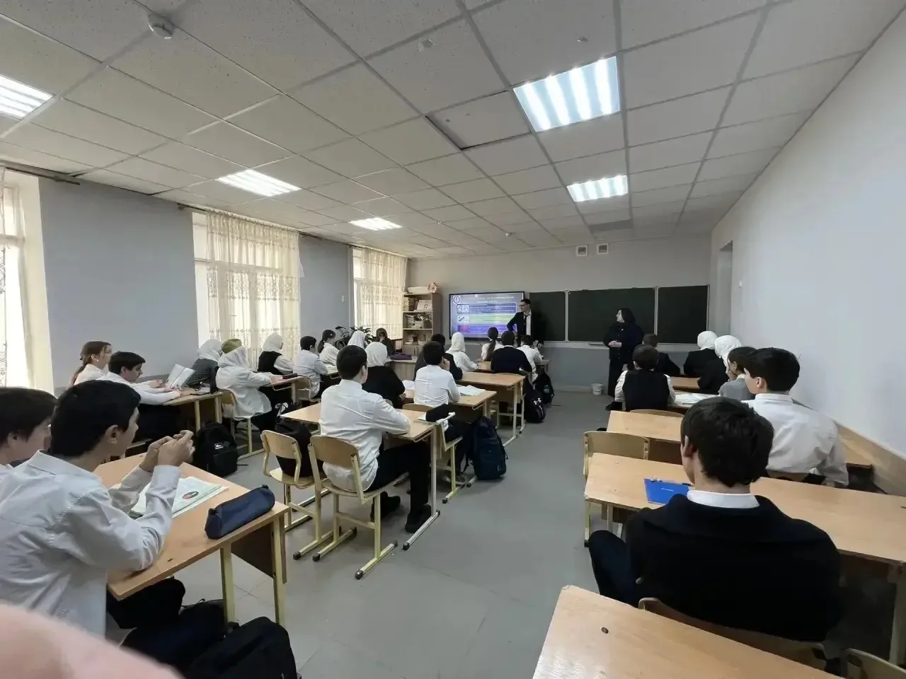 Проведение профилактической беседы в 8-х классах  Сегодня в 8-х классах нашей гимназии состоялась вс