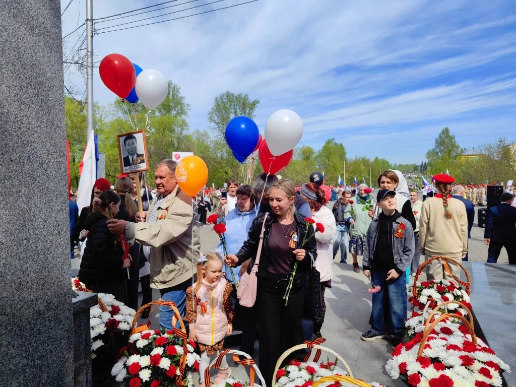 В честь празднования 81-й годовщины Победы в Великой Отечественной войне у памятника Воину-победител