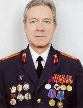 Поздравляю с днём рождения Геннадия Николаевича Медведева - Почётного гражданина Уссури...