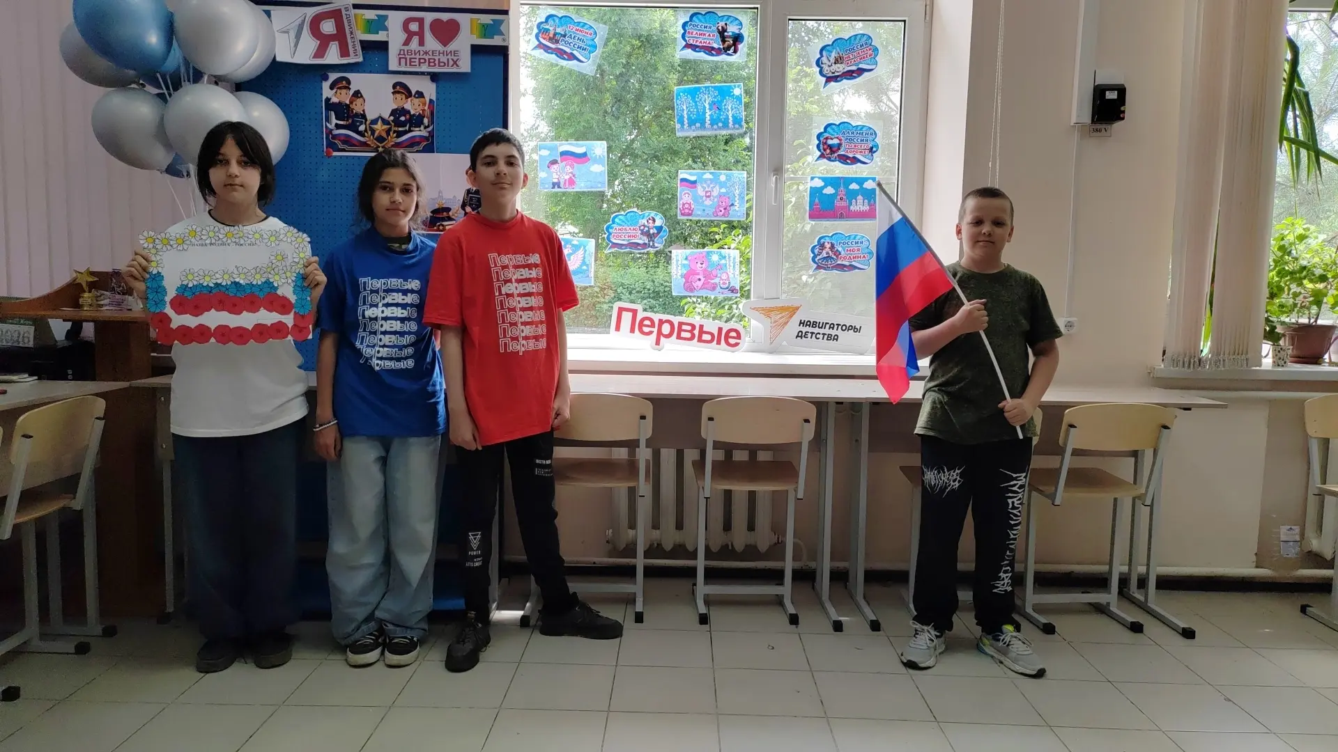 🇷🇺 Маленькие патриоты большой страны!

Накануне Дня России участники смены летнего пришкольного ла