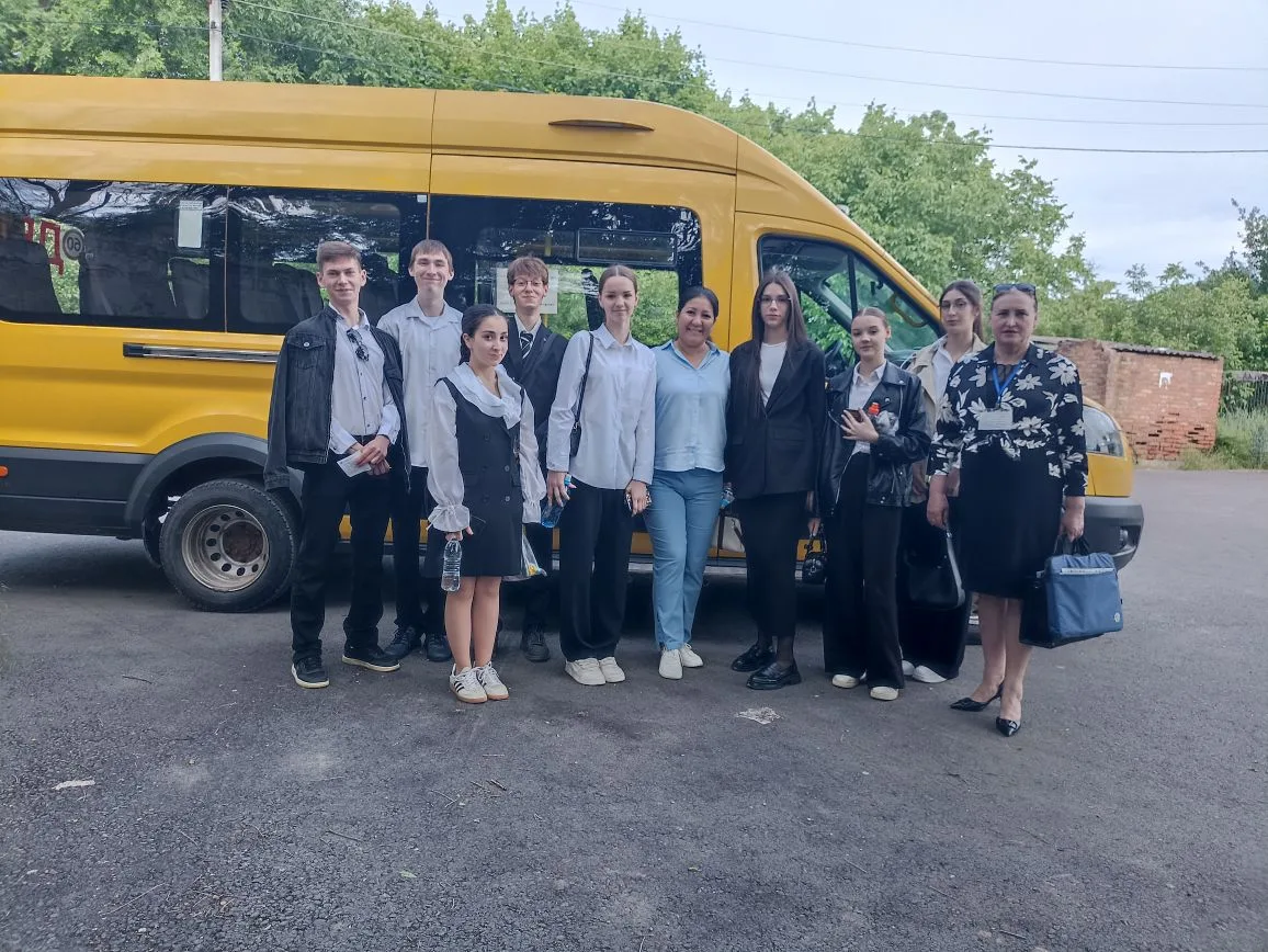 Сегодня для одиннадцатиклассников нашей школы наступил по-настоящему волнительный и ист...