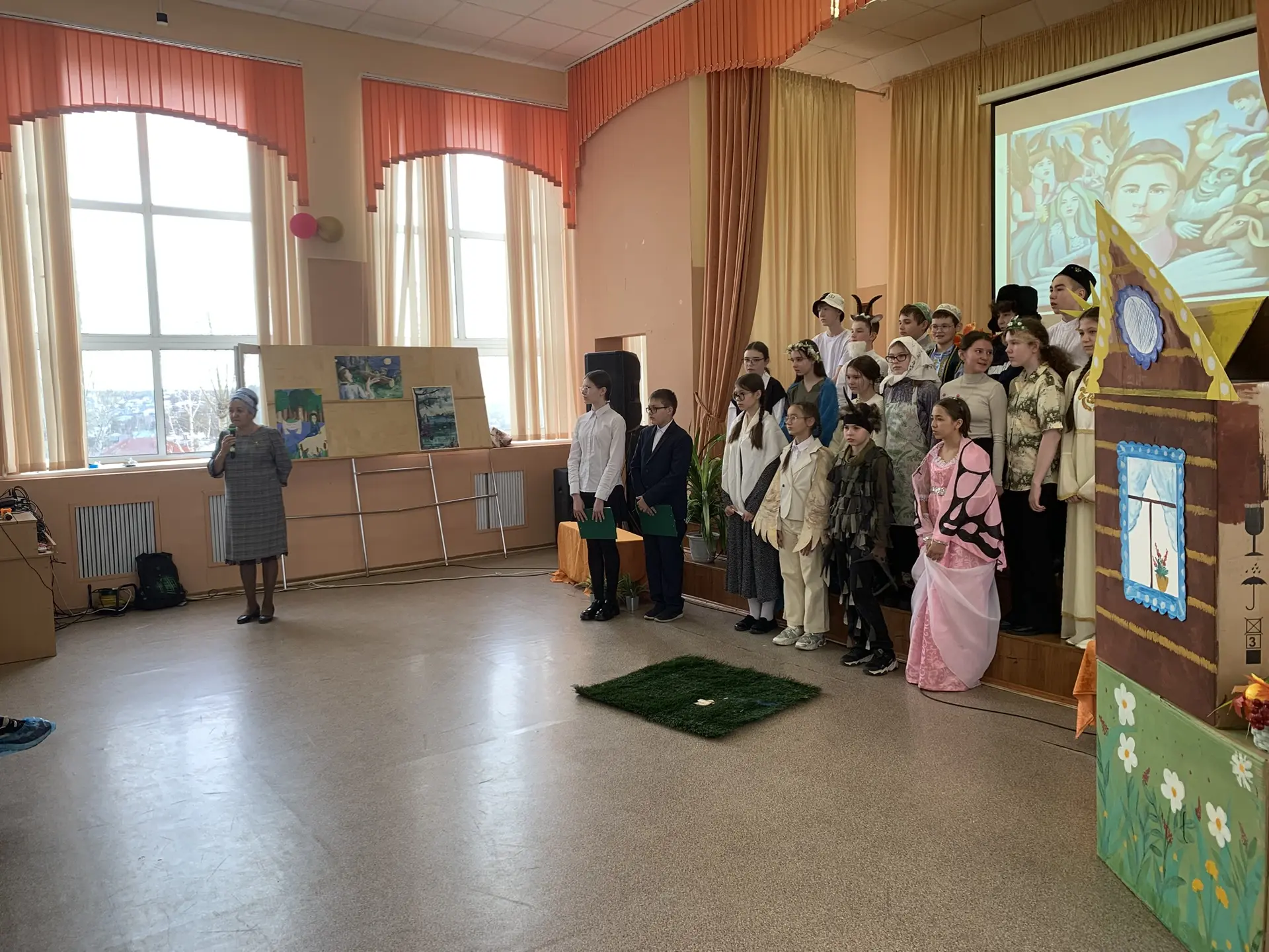 За кулисами и на сцене — одна большая семья. ❤️  Пролистывая эти фото, понимаешь: концерт удался, по
