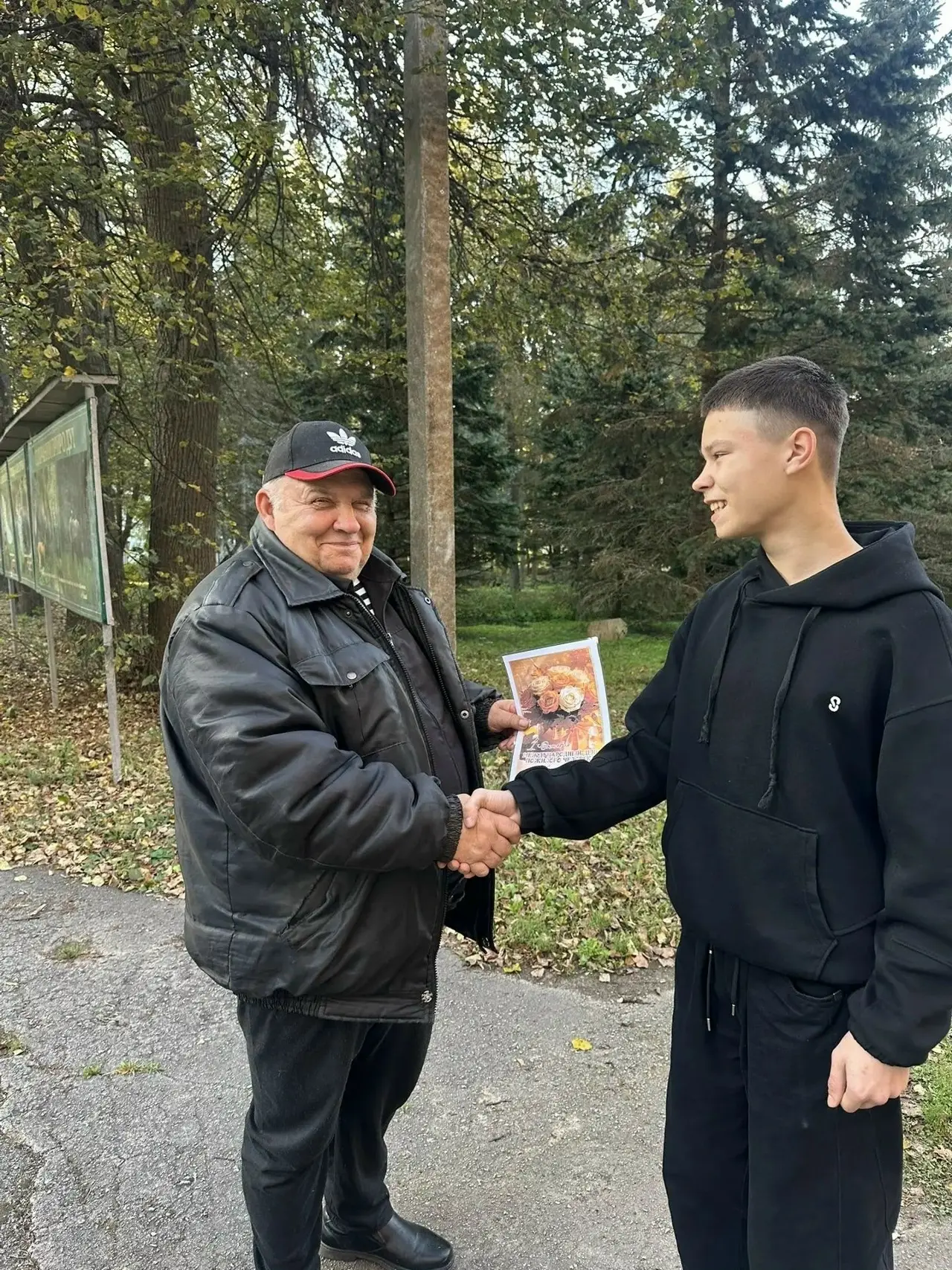 📸 Студенты из Селиваново поздравили старшее поколение с праздником​
