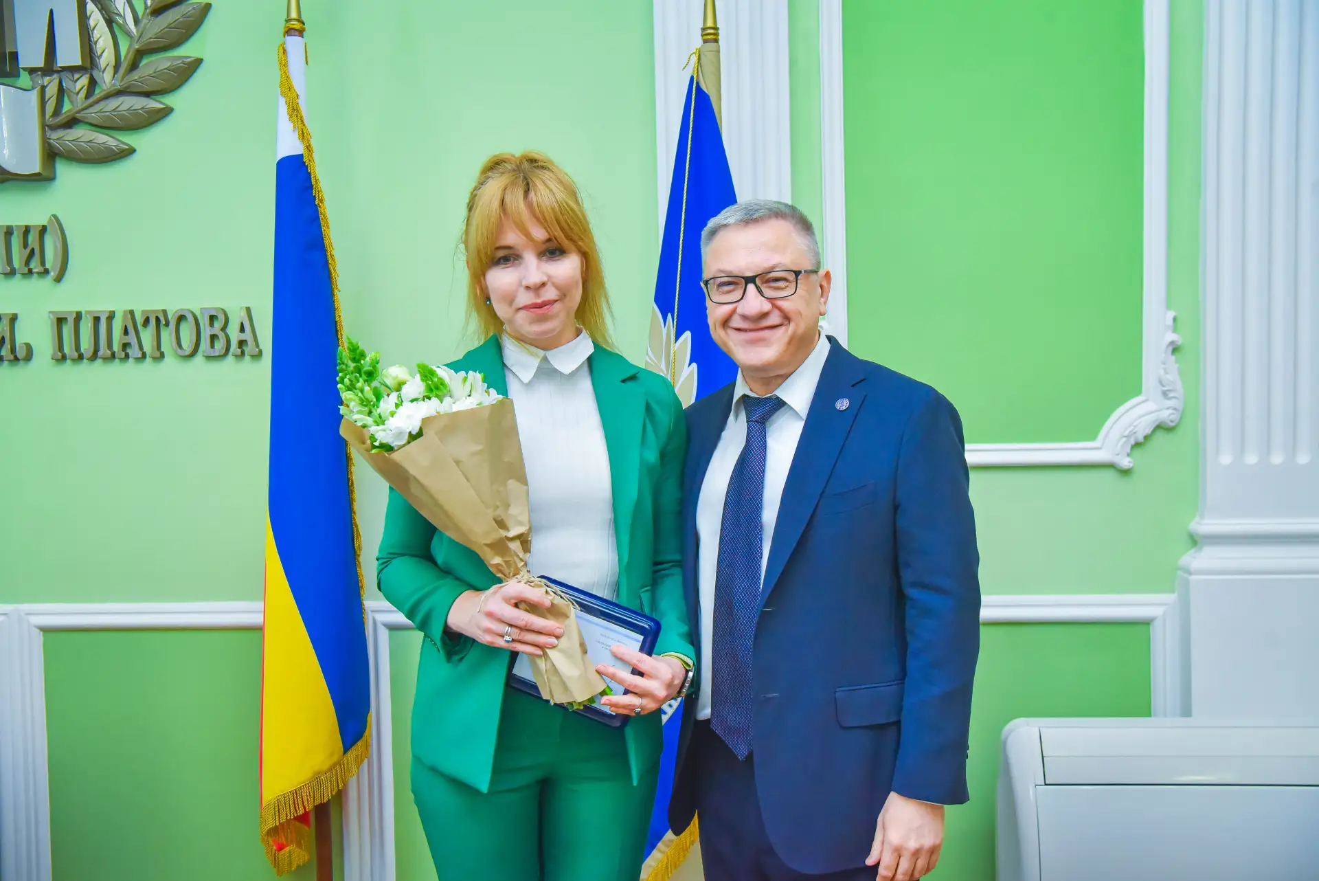 На вчерашнем заседании учёного совета университета я с особым удовольствием выполнил почётную миссию