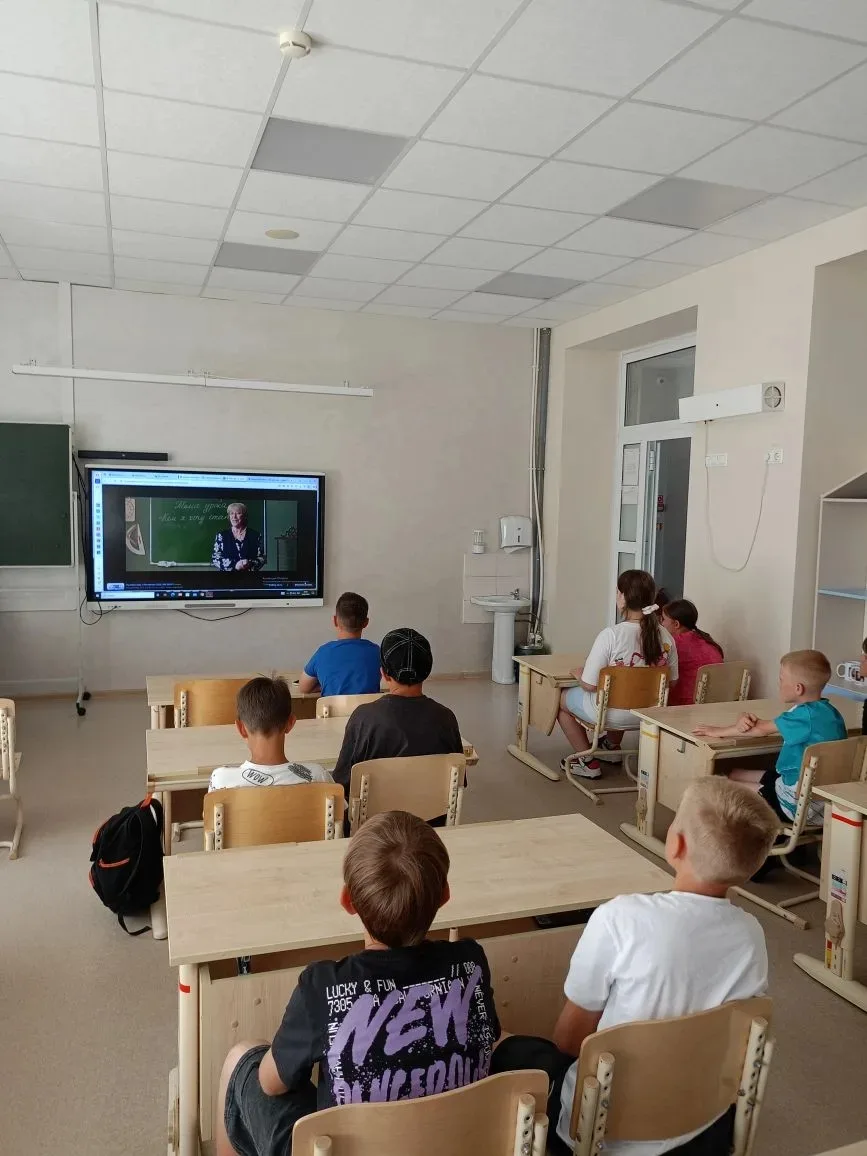 22 июня
День памяти и скорби

  Участники школьного лагеря в преддверии дня памяти и скорби присоеди