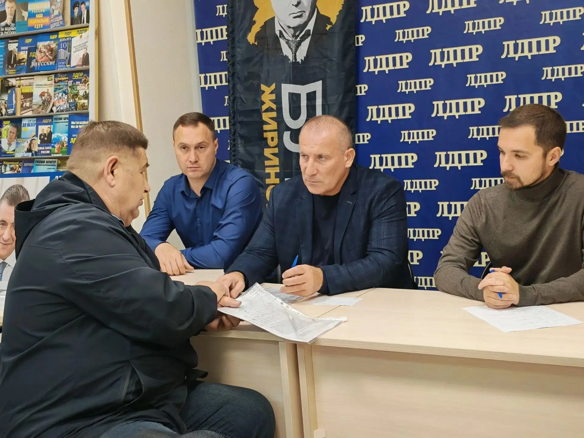 👥 «Вся надежда на ЛДПР!» — с такими словами люди приходят в приёмную партии
