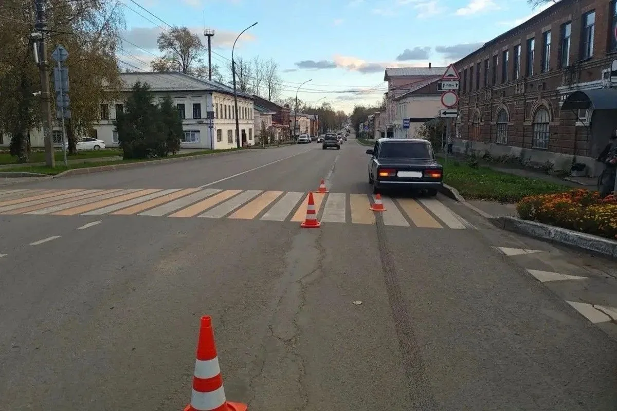 В Грязовце под колеса ВАЗа попала коляска с годовалым малышом