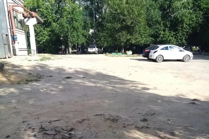 Впечатляющие штрафы получили жители домов на улице Ангарская, соседствующих с поликлиникой № 30. Ост