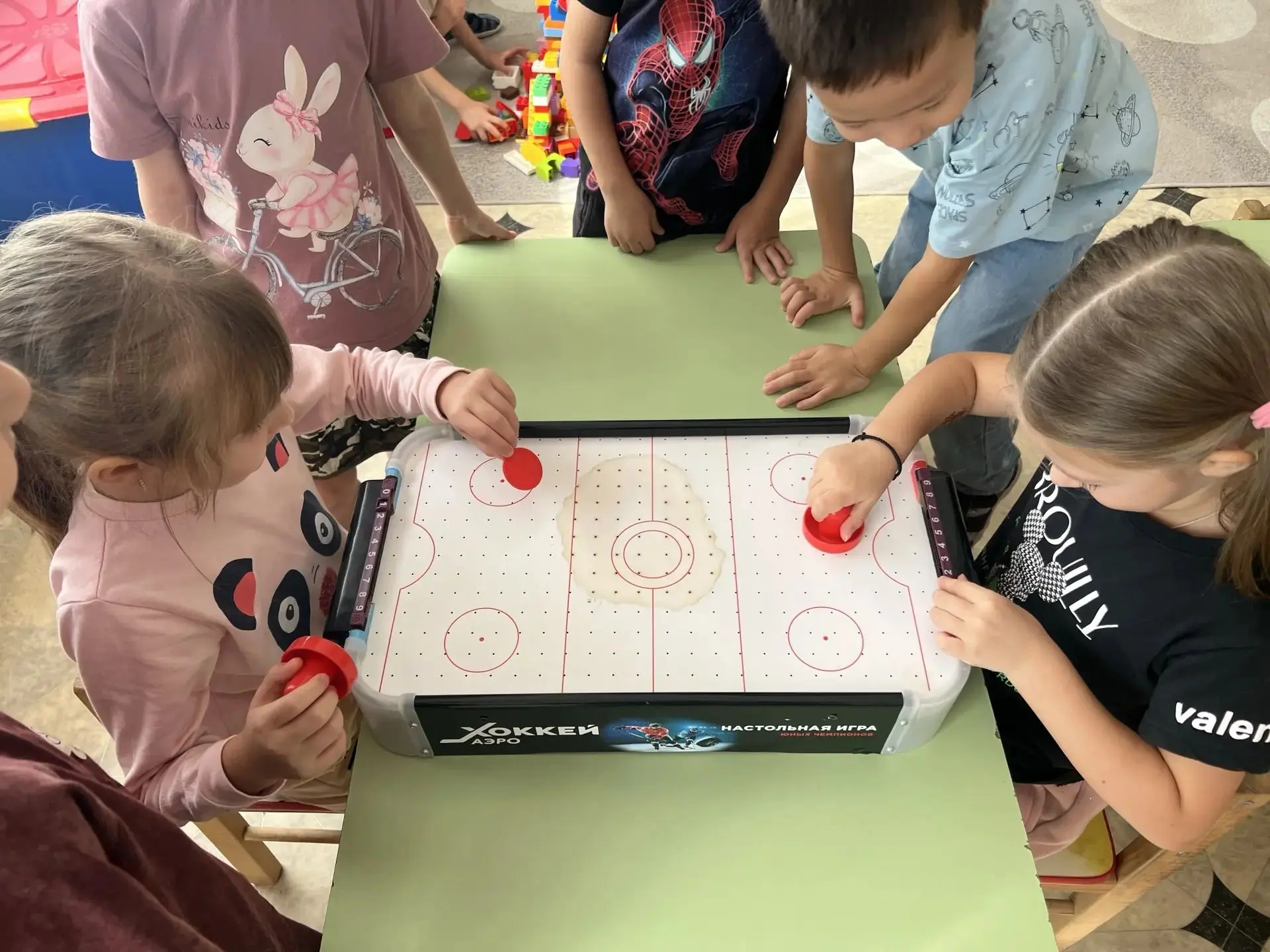 Сегодня у нас День настольных игр! Каждый играл в то, что по душе.И знаете что? Помимо ...