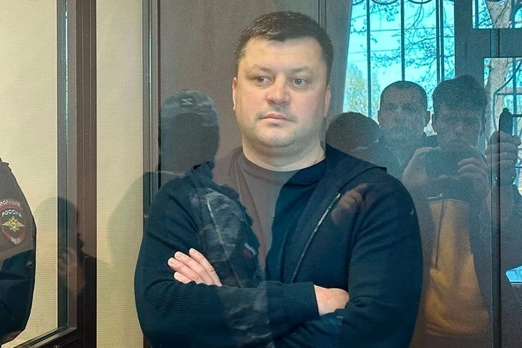 Осталось ввести суды чести и отлично будет

Горсовет Уфы расторг контракт с мэром. 
Но интересен не 