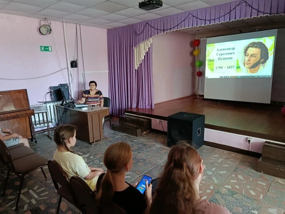 Сегодня летняя площадка на время превратилась в настоящую сказочную Лукоморье. Поводом ...