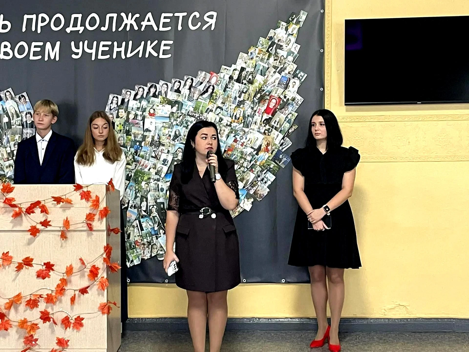 🇷🇺 Торжественная линейка: поднимаем флаг - начинаем неделю! 🇷🇺