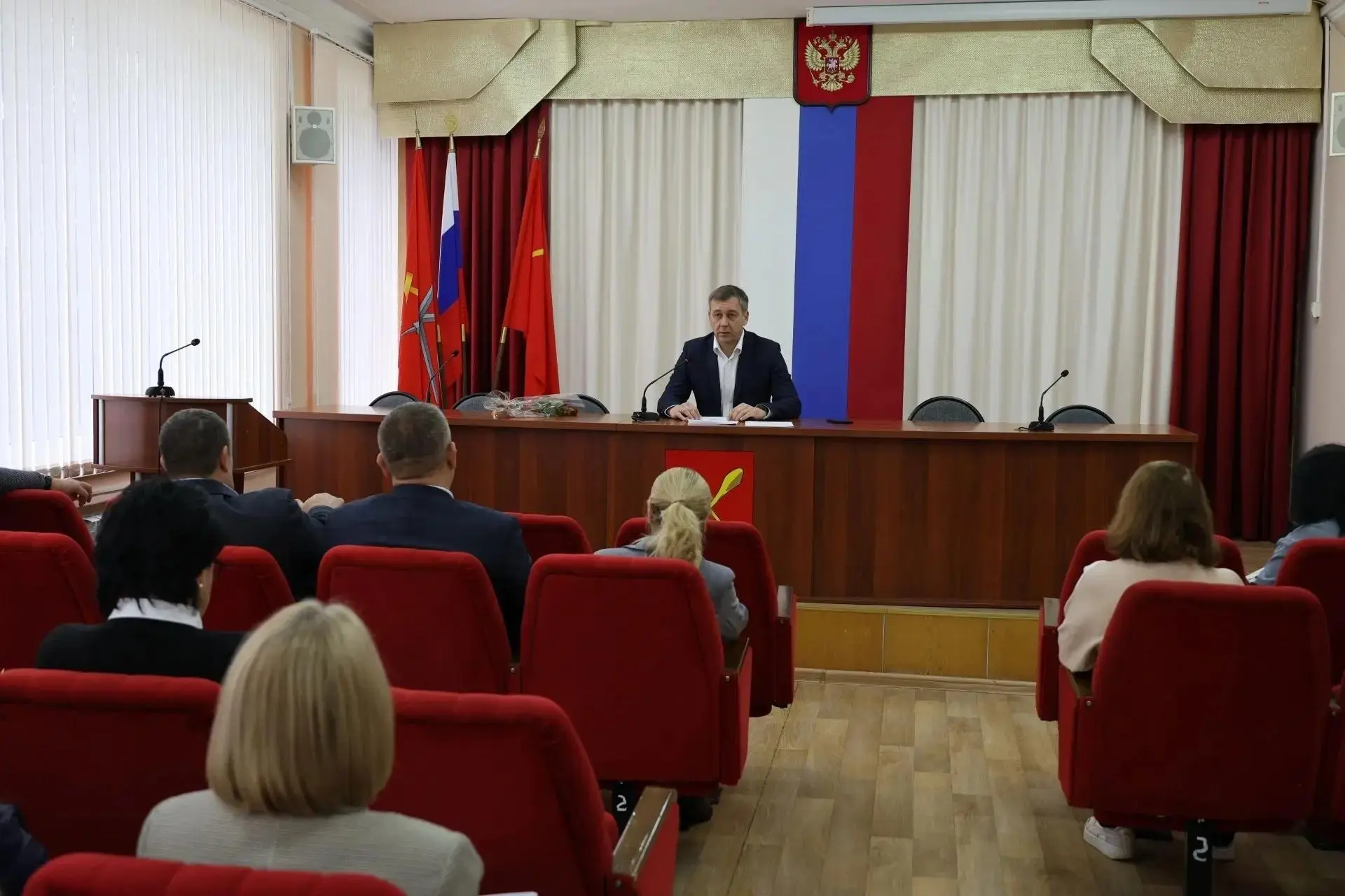 На еженедельном оперативном совещании обсудили ход отопительного сезона, оздоровительну...