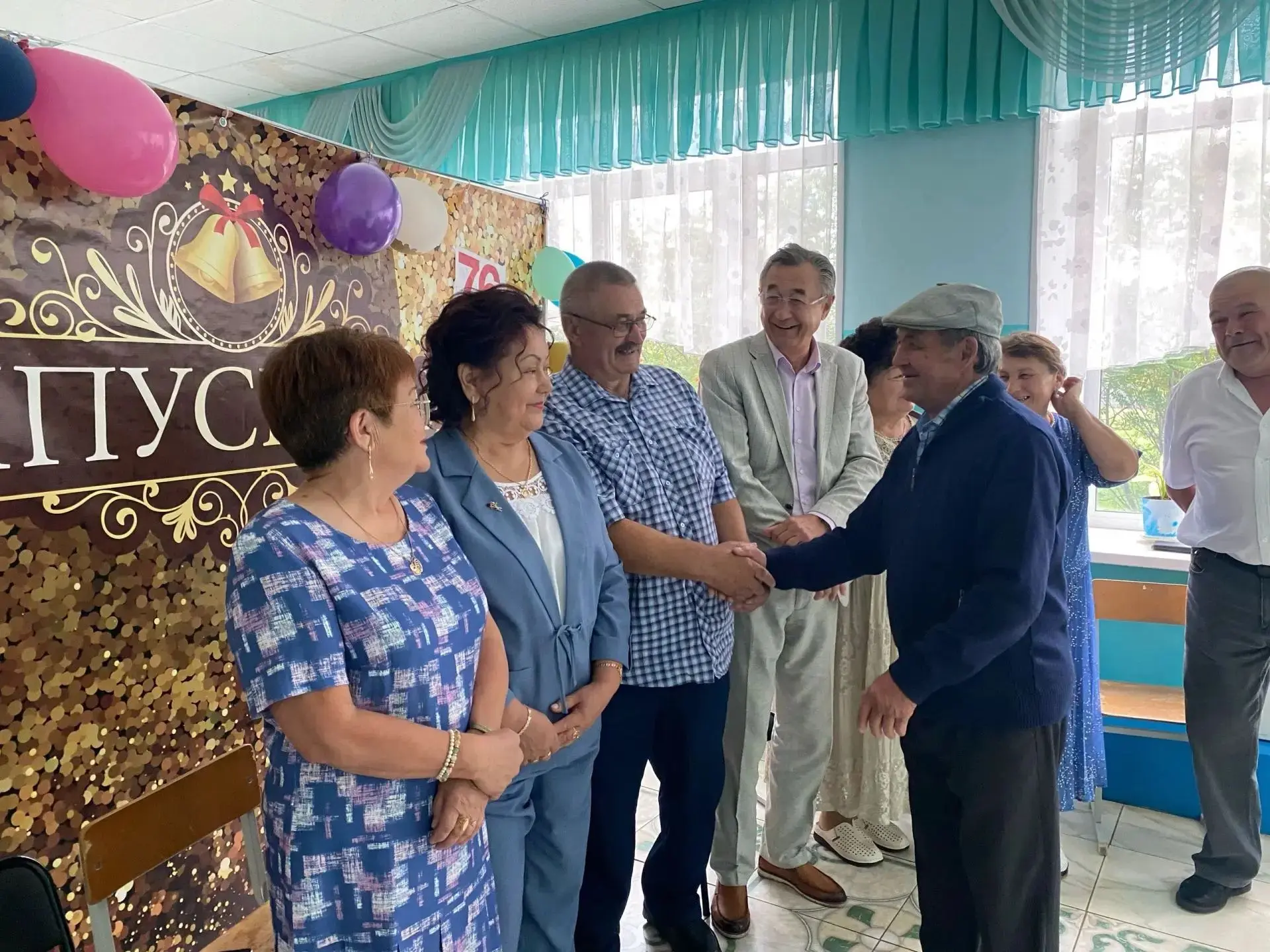 Сегодня мы встретились в родной школе спустя 50 лет после выпуска.
