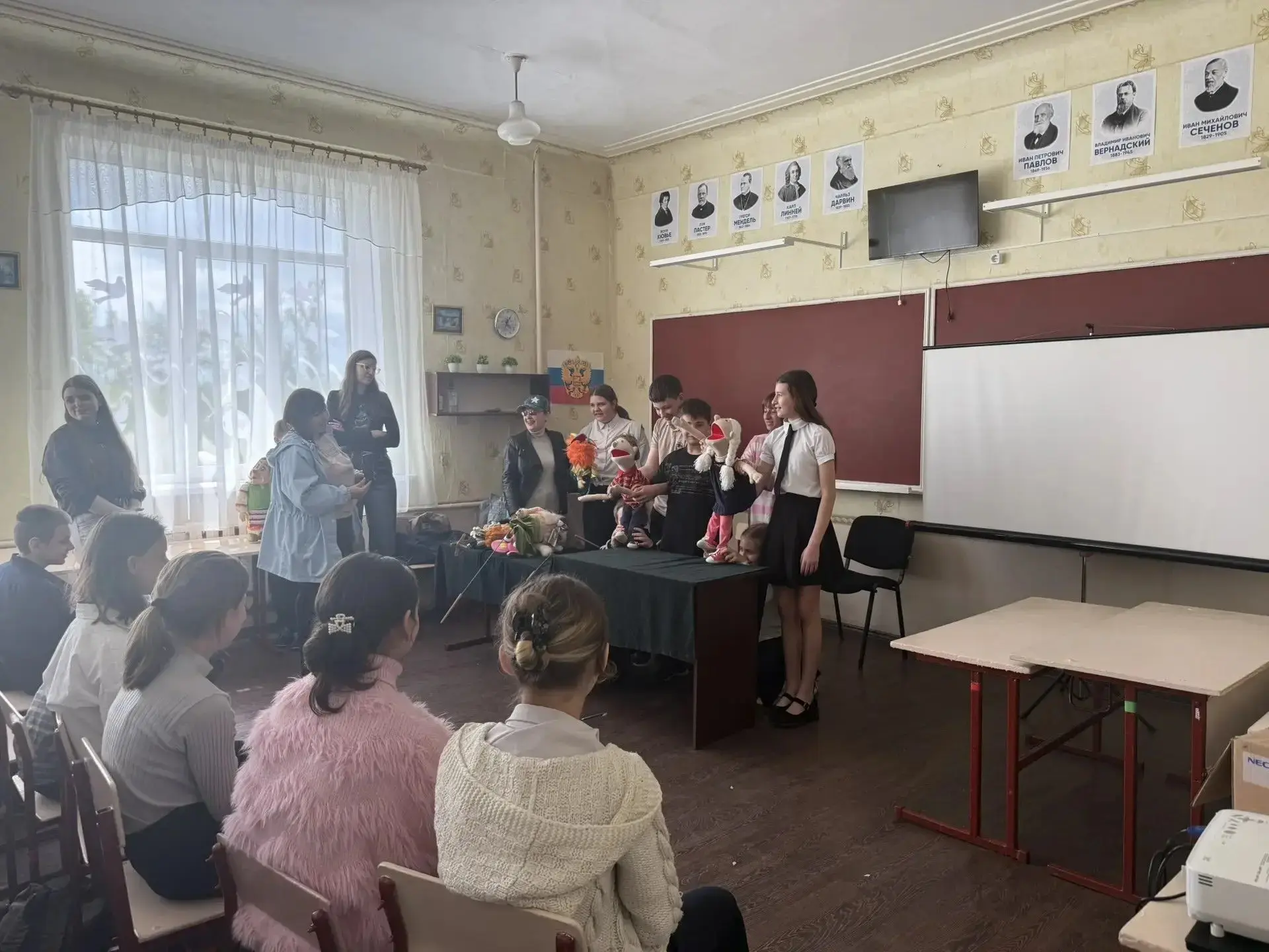 Кукольный театр: добро, безопасность и яркие уроки для юных макеевчан  Искусство и безопасность – ка