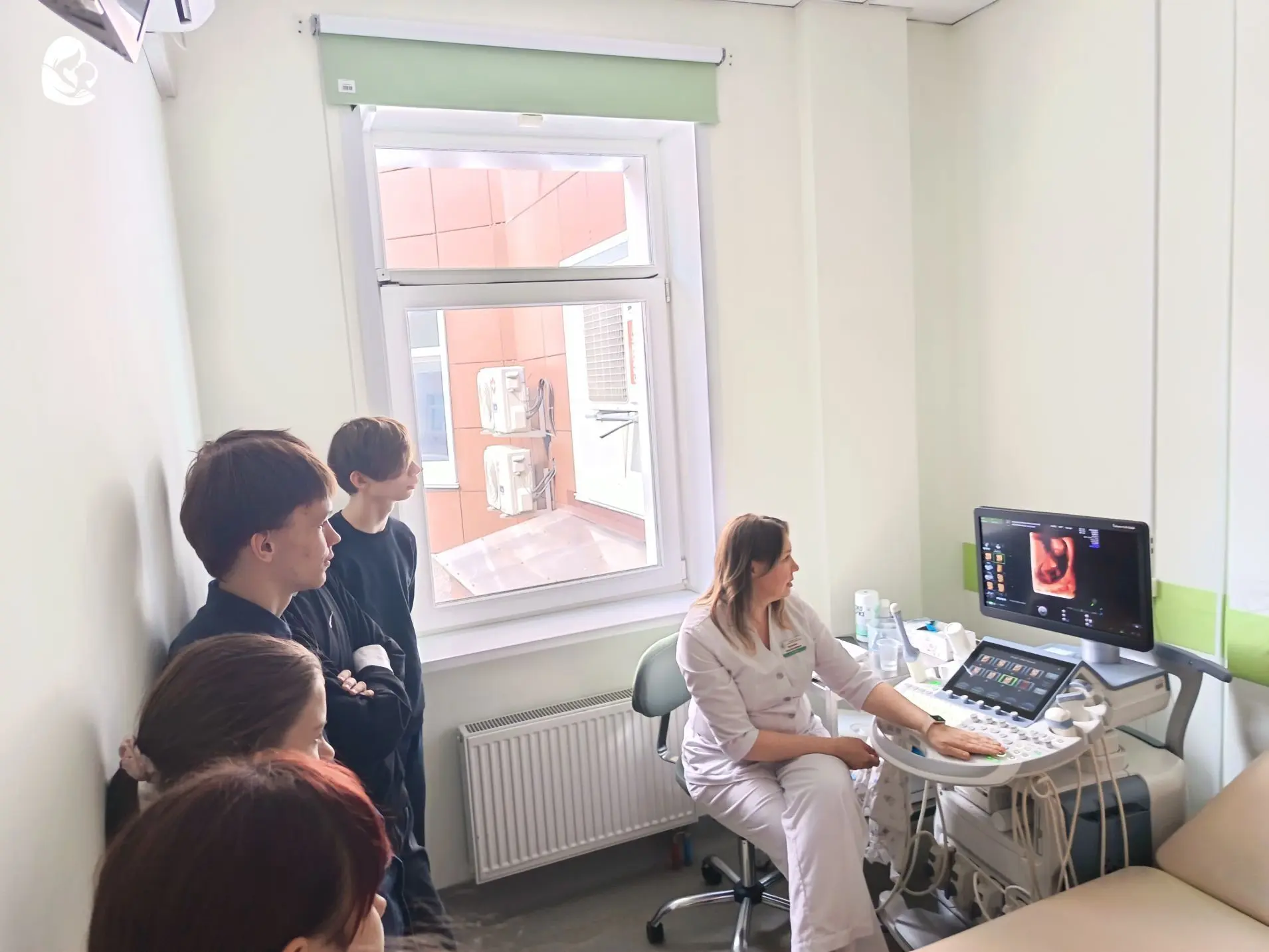 🧬Школьники краевой столицы знакомятся с медициной в Центре «ДАР»  В рамках проекта «Готов к санитарн