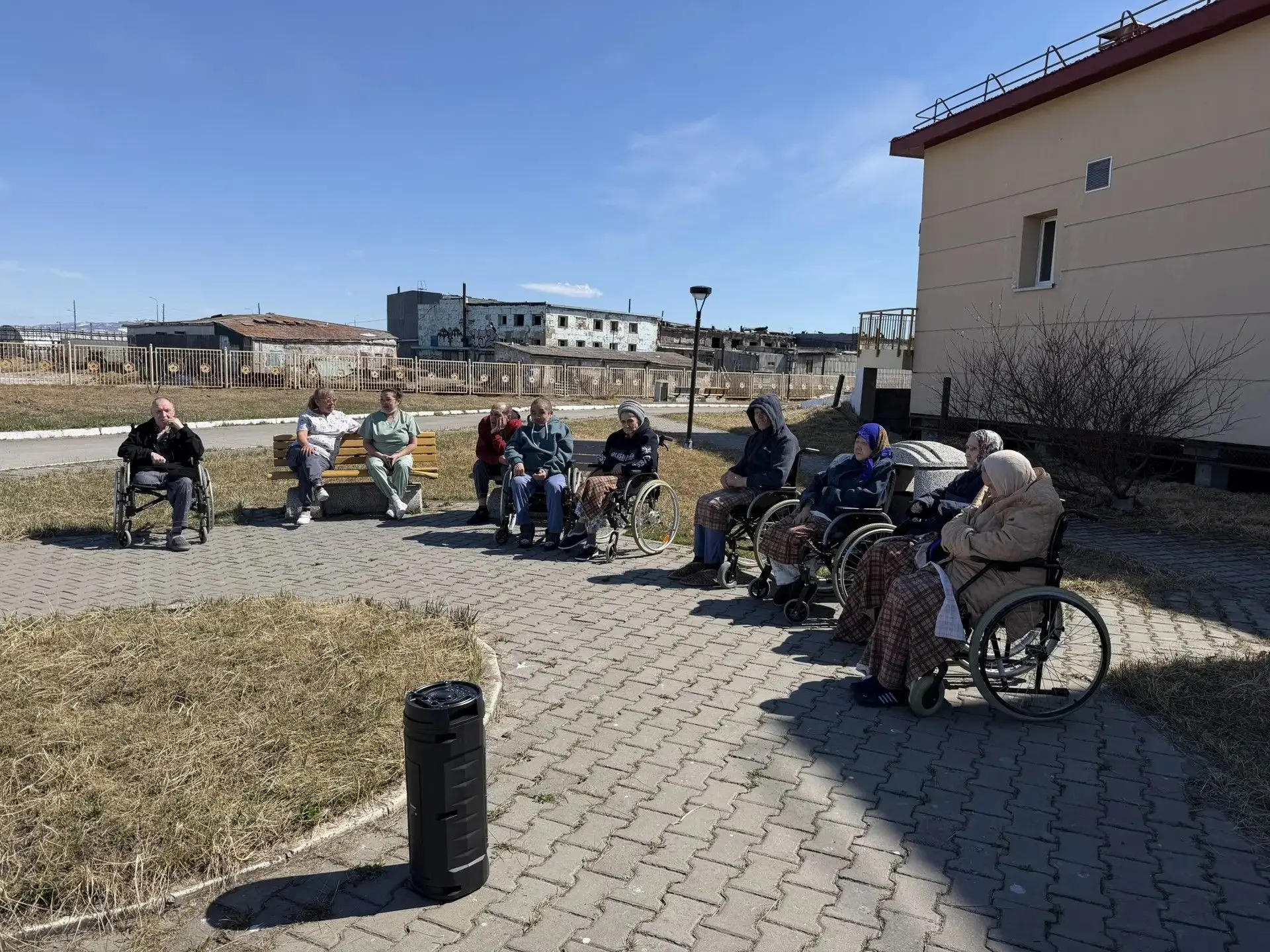 Встречаем лето на свежем воздухе
🌞Пока северное солнце неожиданно щедро дарит тепло, проживающие ин