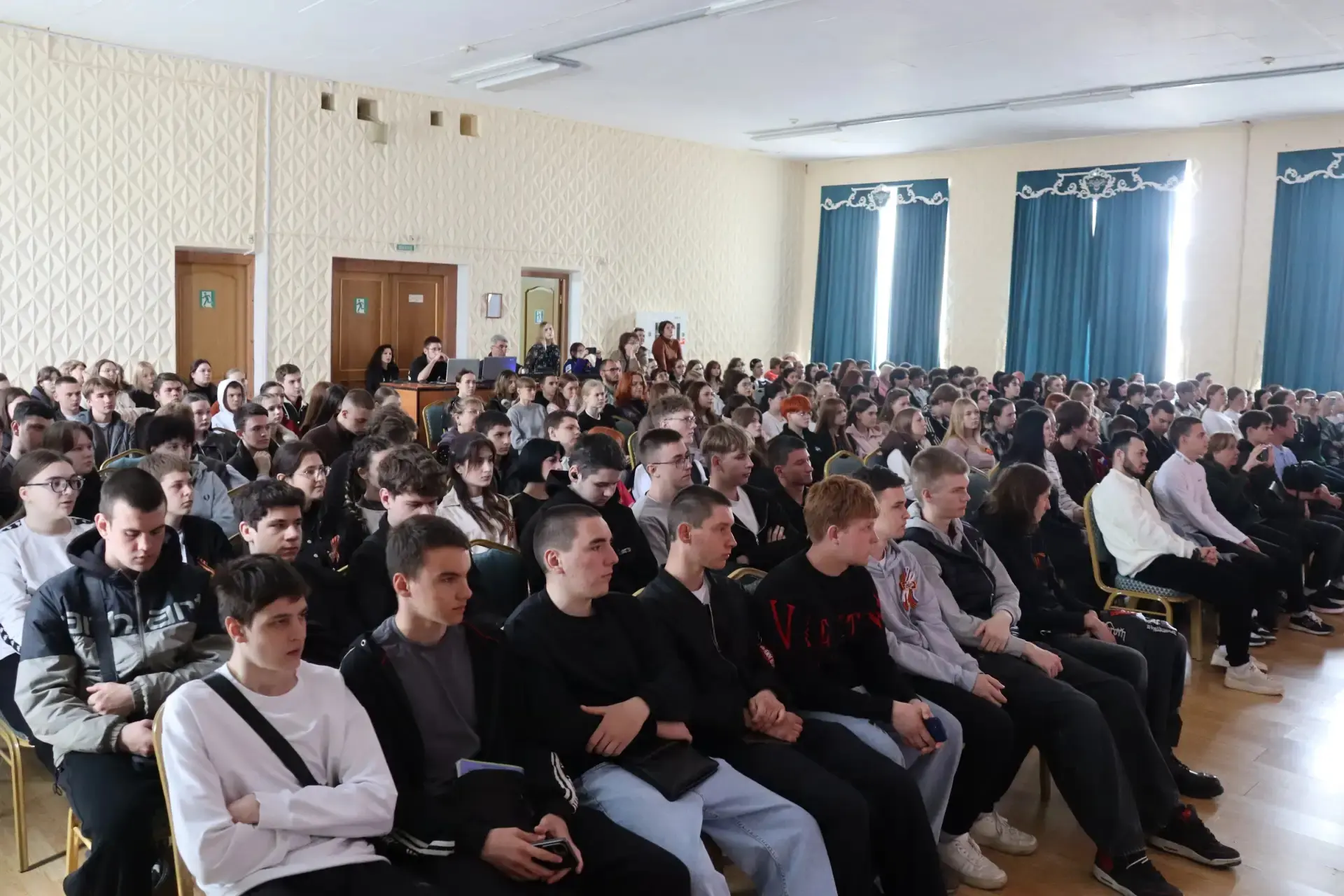 В рамках патриотической акции «50 шагов до Победы» бойцы студенческого педагогического отряда «Надеж