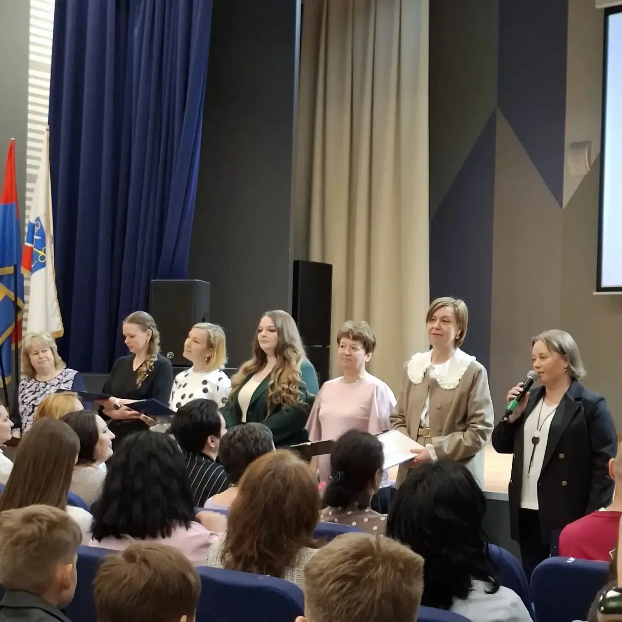 📌Во всех школах началась трогательная и волнительная пора - время Последних звонков🛎🛎🛎  📌Первые в эт