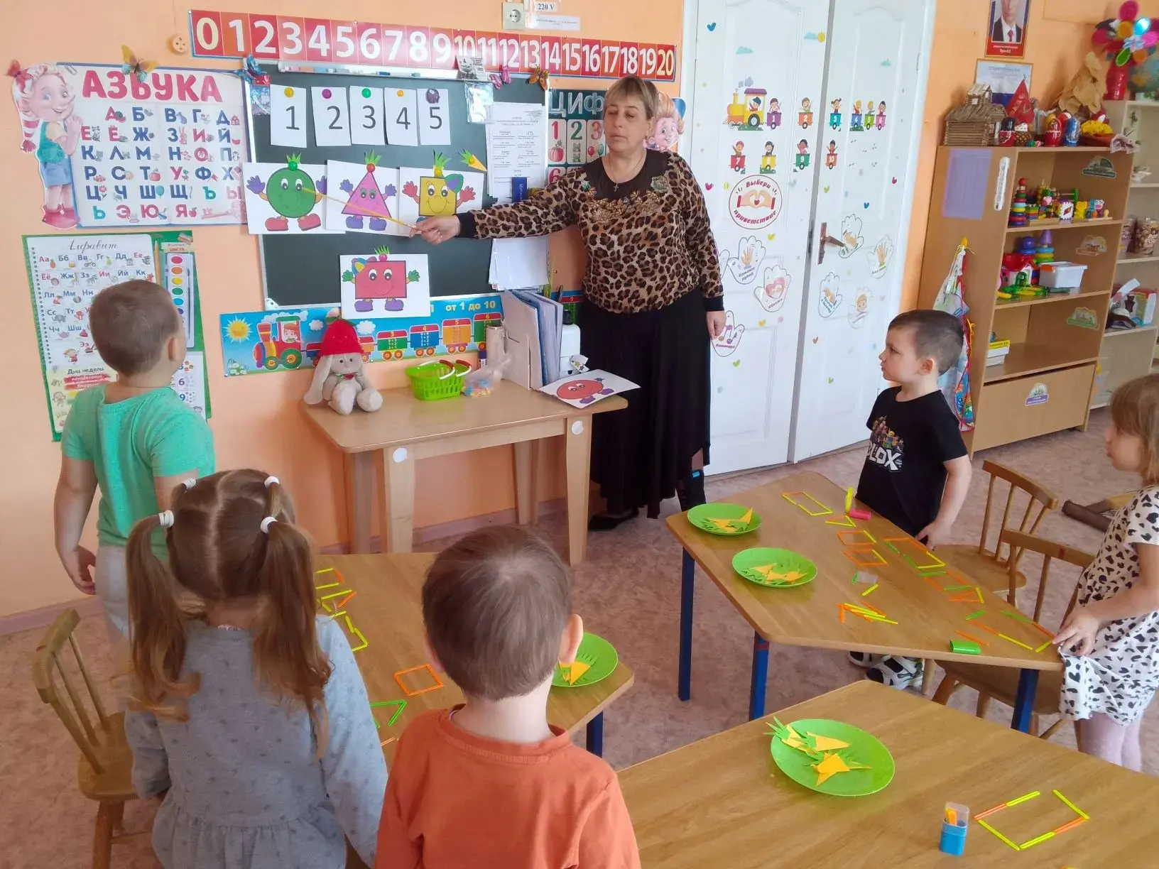 ОО Познавательное развитие ( ФЭМП) в средней группе " Сказка"