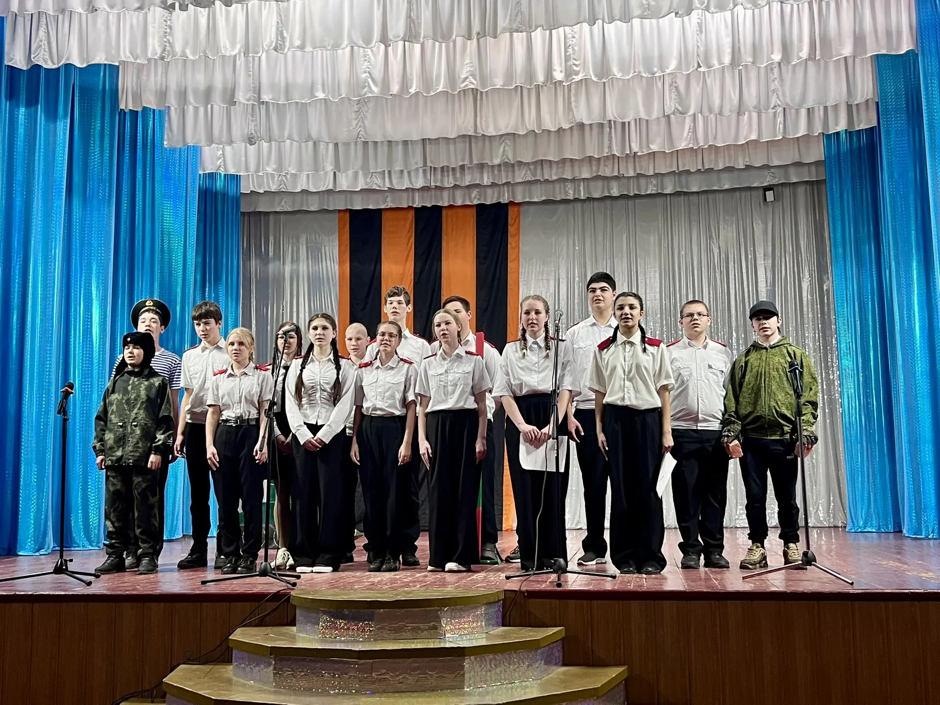 🇷🇺🕊️Ежегодный патриотический конкурс «Пою моё Отечество!» среди 7-8 классов.   💐Победителями конкурс