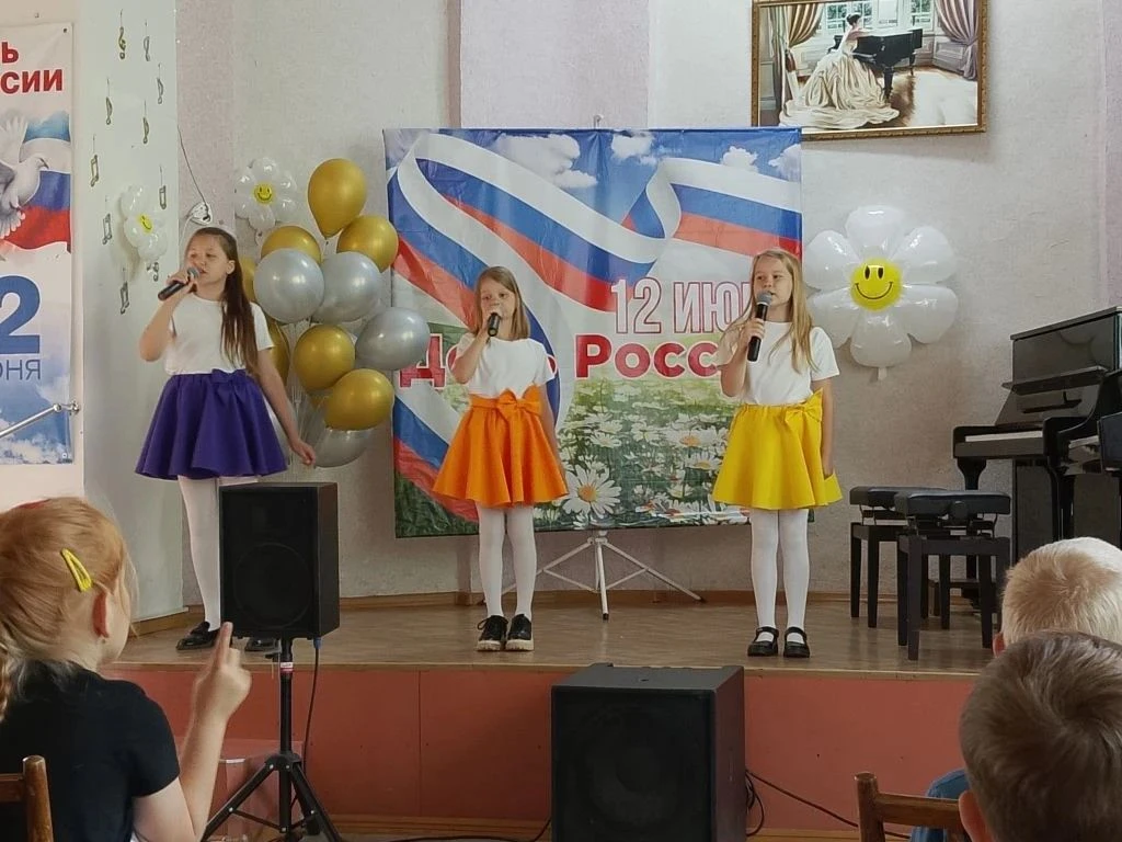 11 июня  в музыкальной школе №56, была проведена праздничная концертная программа, посв...