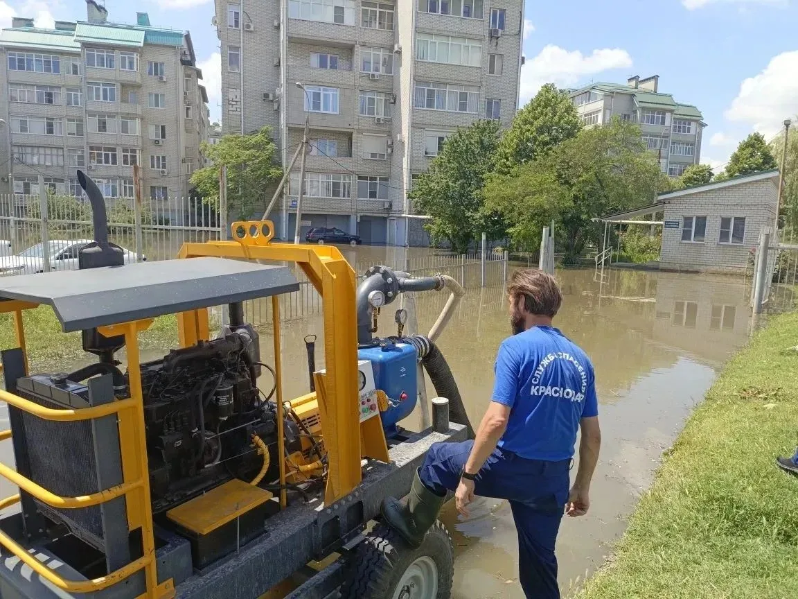 Спасатели продолжают выполнять заявки по откачке воды 

Работа ведётся в круглосуточном режиме. Спец