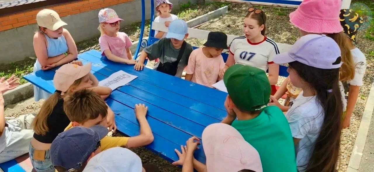 ☀️Сегодня наш лагерь превратился в настоящий туристический центр ! 🗺️ Ребята отправились в малый по
