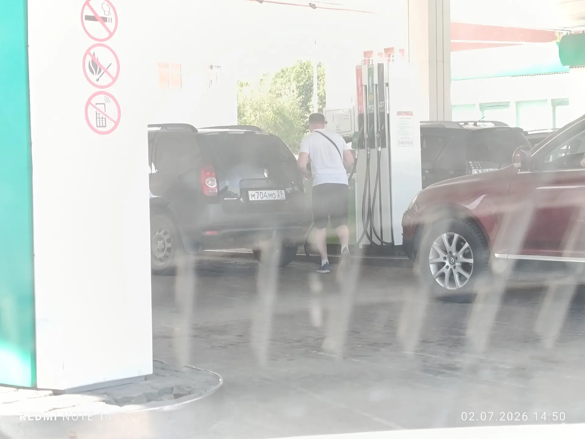 Фото с Татнефти на Московском! Люди не сходите с ума. Один говорит, что он живёт за гор...