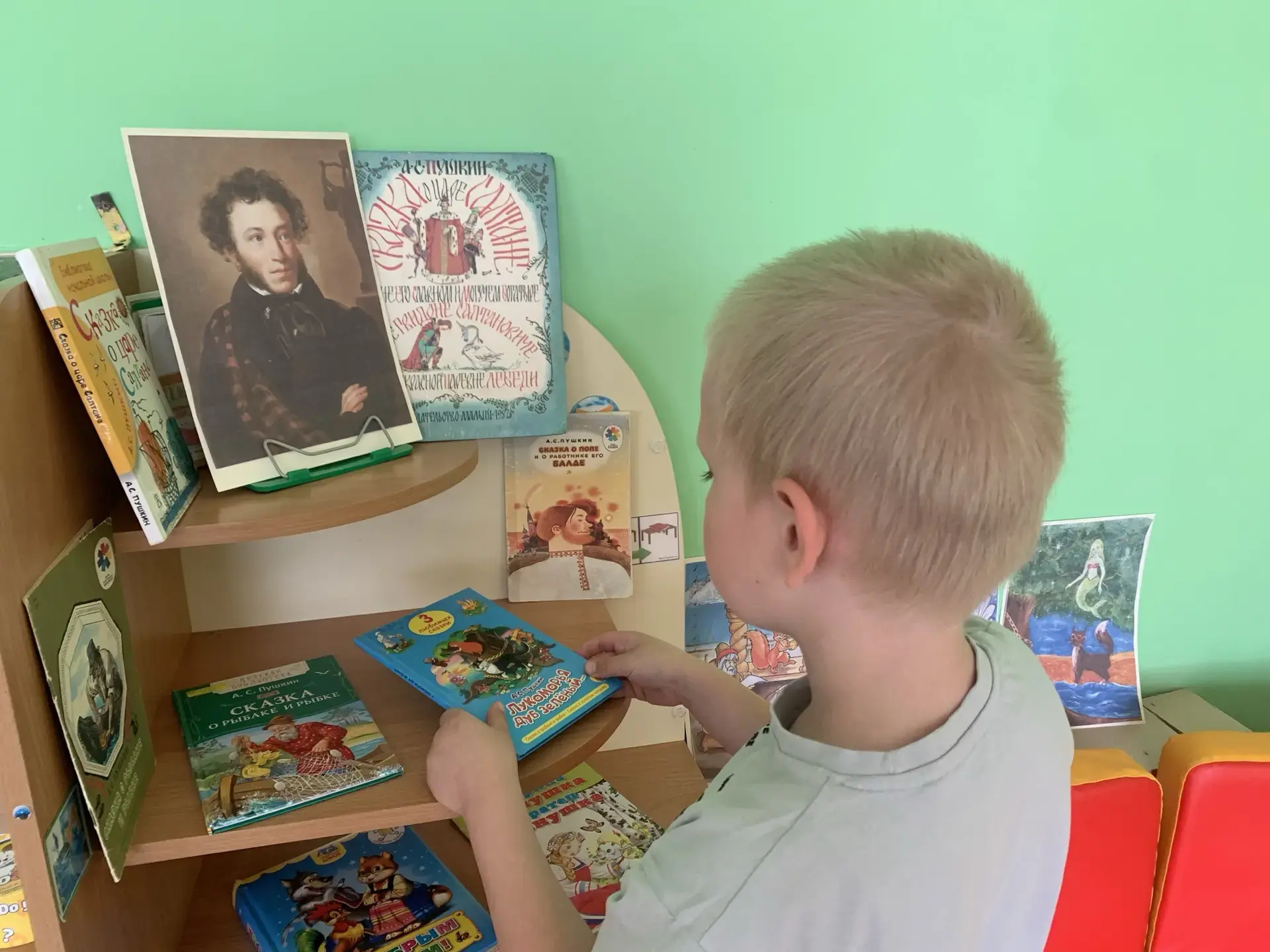 📖 Читайте Пушкина, друзья!