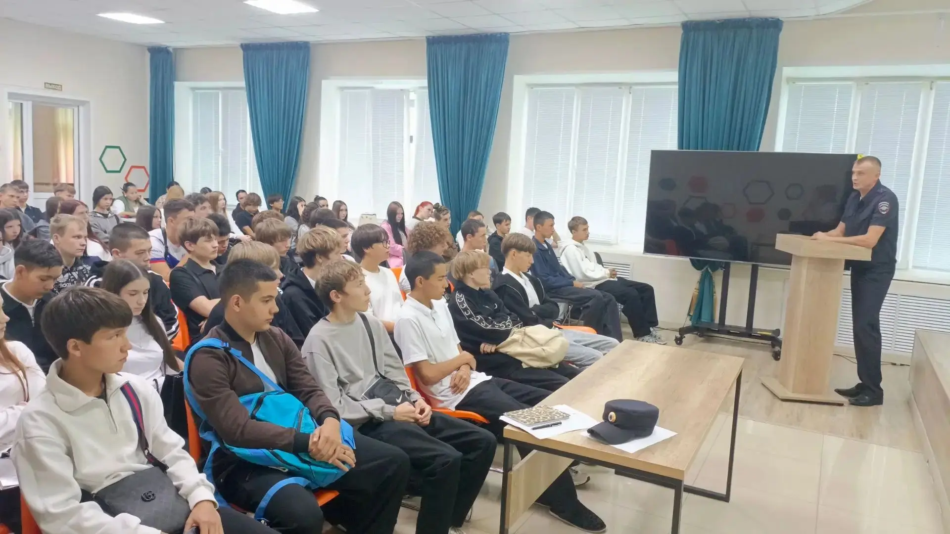 ✅️ Профилактика и безопасность: встреча с майором полиции