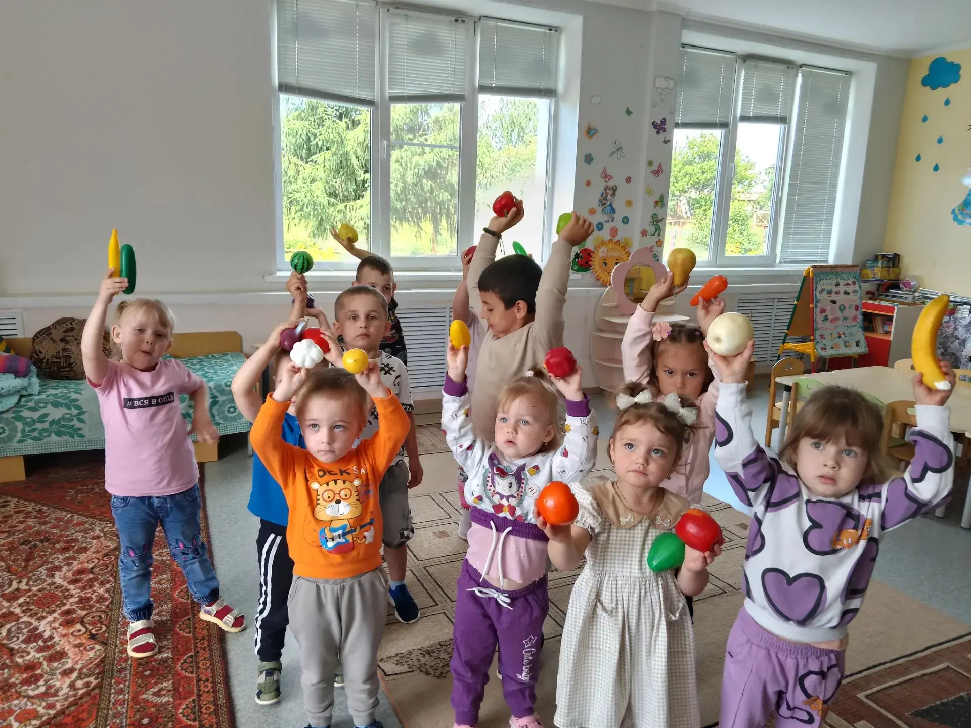 "С витаминами на "Ты". 
В нашем детском саду большое внимание уделяется укреплению здоровья воспитан