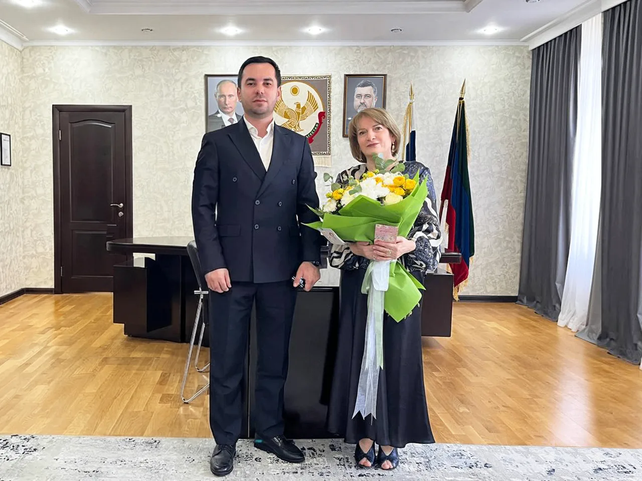 ✅ Глава города Сеидахмед Мамадов поздравил с днем рождения своего заместителя Минажат М...