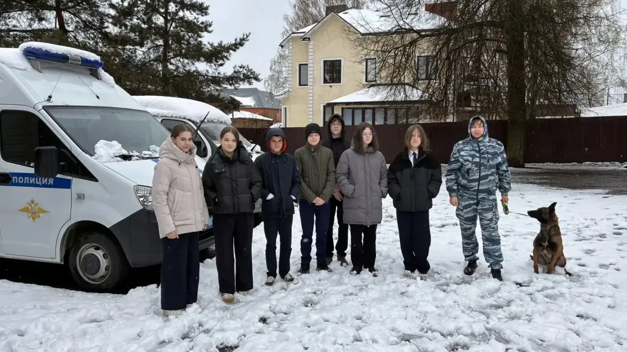 27 апреля группа обучающихся МОУ "Лицей №2 имени В.В. Тихонова" посетила с экскурсией р...
