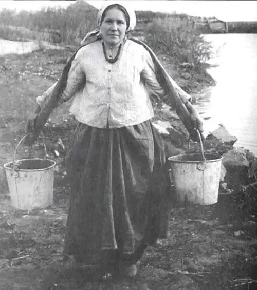 Вся деревня плевала ей в след, а она вынашивала их позор. Богатый мельник клялся стерет...