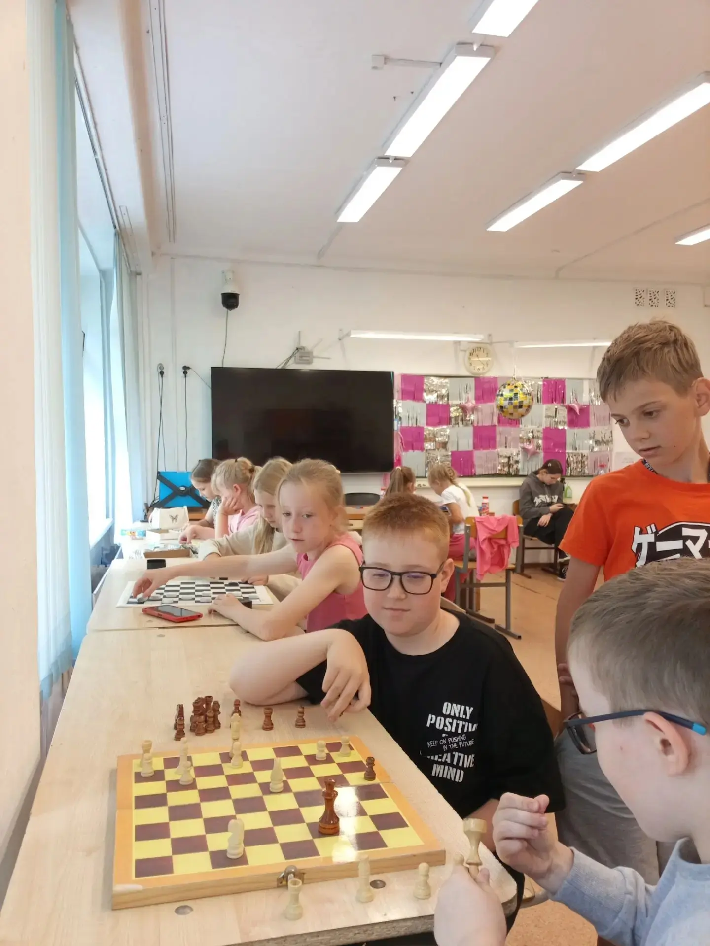 ИНТЕРЕСНО | ИНТЕЛЛЕКТУАЛЬНЫЕ ИГРЫ
#Школа2Междуреченск

🧠 Магия шахмат в «Радости»! 
 
Сегодня в наш