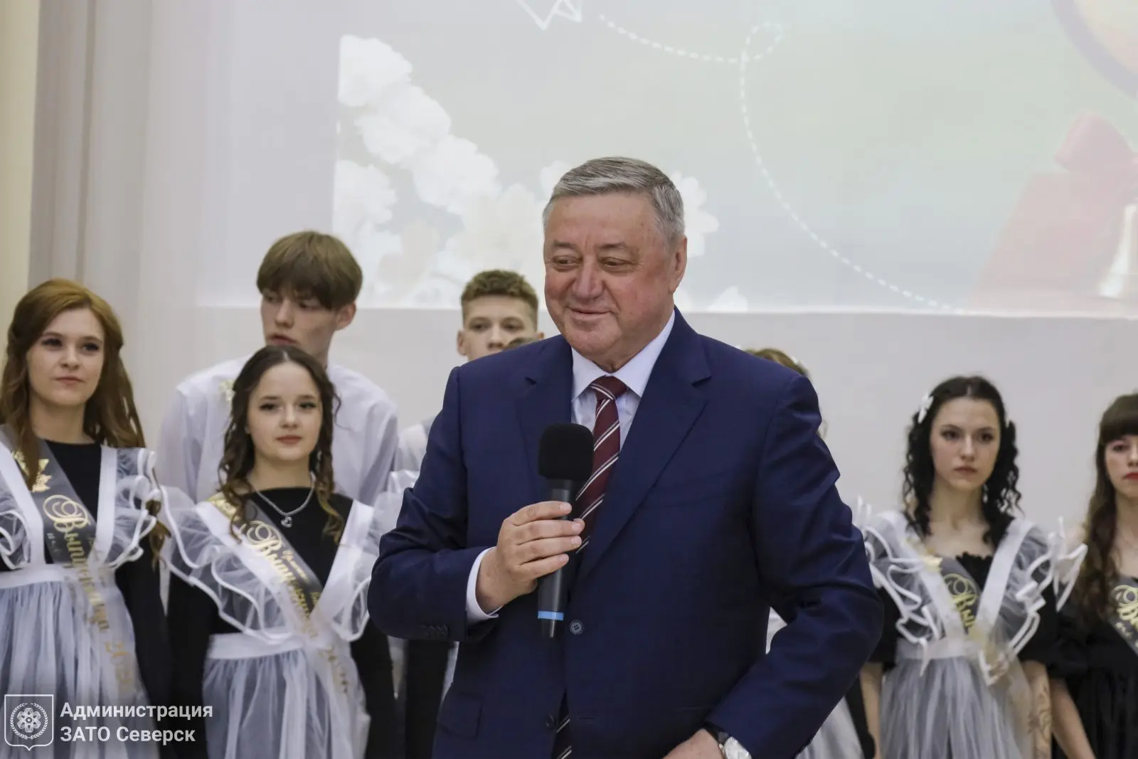 В ШКОЛАХ СЕВЕРСКА ПРОШЕЛ ПРАЗДНИК «ПОСЛЕДНЕГО ЗВОНКА»