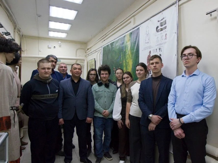 9 апреля в Уфе открылась выставка «ВЗГЛЯД СКВОЗЬ ВЕКА: КОСТЮМЫ ЭПОХИ РАННЕГО СРЕДНЕВЕКОВЬЯ».
Основой