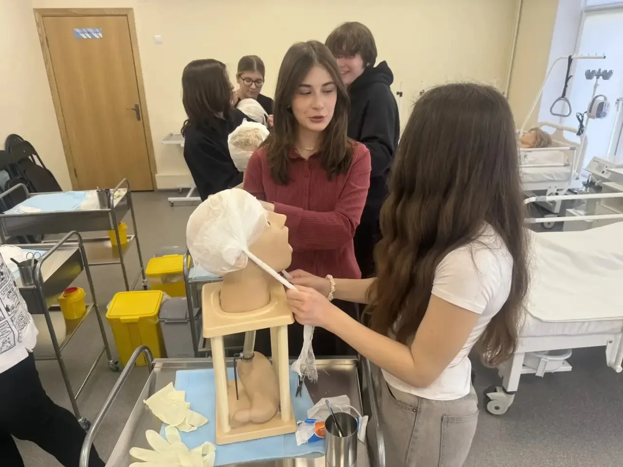 👩‍⚕️Наши ученики побывали на профпробе в Медицинском колледже № 7  Ребята получили возможность окуну